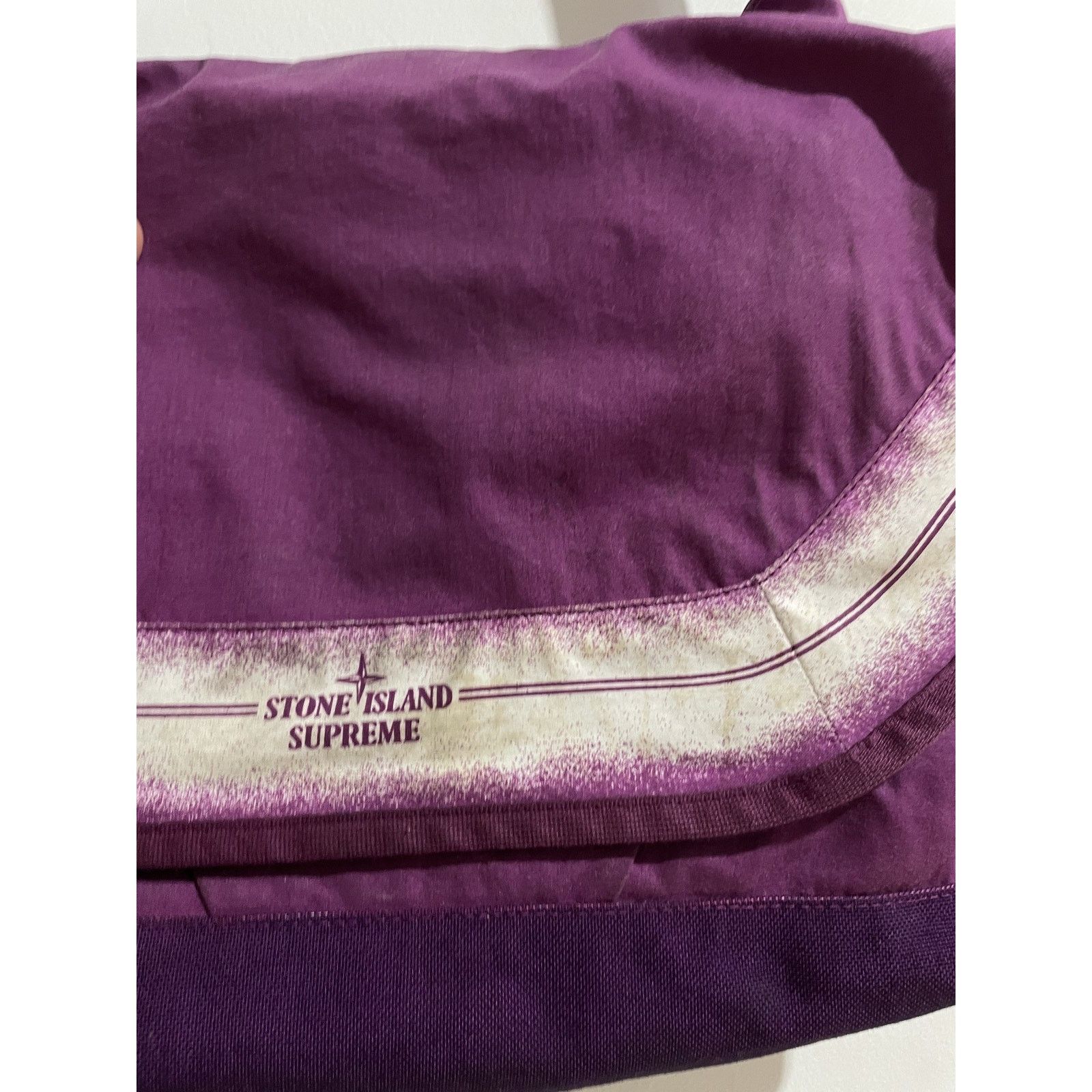 Stone Island SUPREME STONE ISLAND STRIPE MESSENGER BAG SS22 PREOWNED Size ONE SIZE - 6 Thumbnail