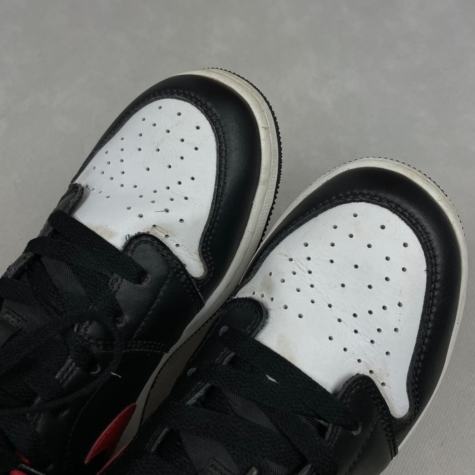Jordan Brand × Nike Nike Air Jordan 1 Low GS 553560-063 Black Red Sneakers 6.5Y Size US 6.5 / EU 39-40 - 5 Thumbnail