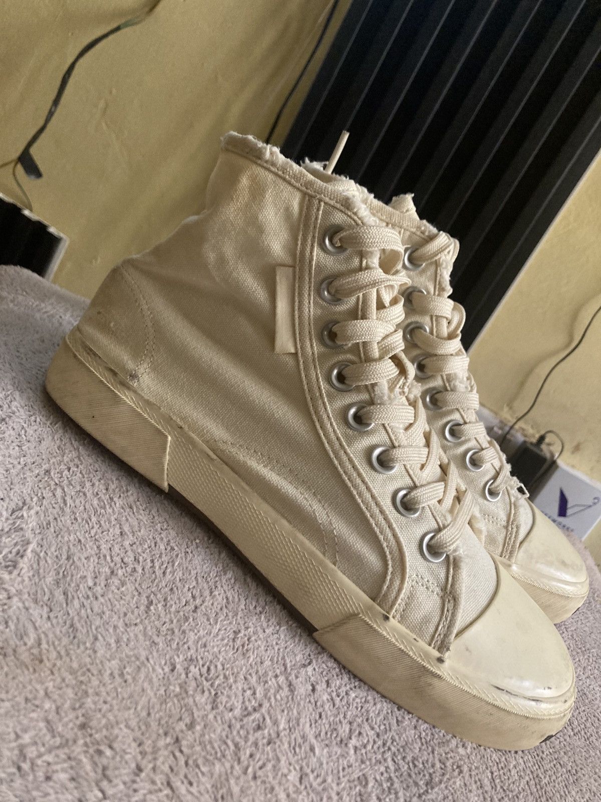 Balenciaga Balenciaga Ivory Paris Distressed High-Top Sneaker Shoes 37 Size US 7 / IT 37 - 4 Thumbnail
