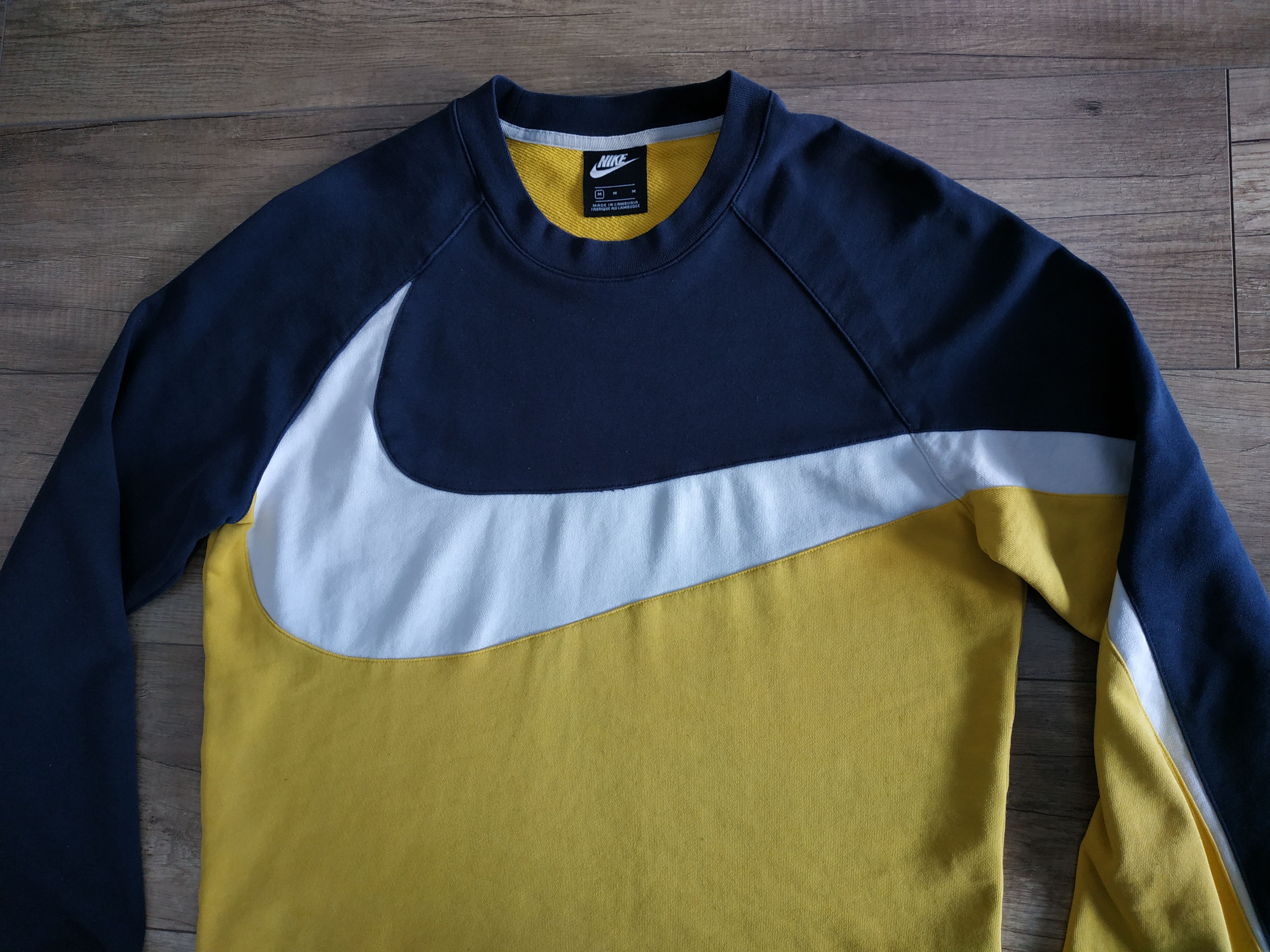 Nike NIKE Sportswear Men's Swoosh Logo Sweatshirt, s. MEDIUM Size US M / EU 48-50 / 2 - 4 Thumbnail