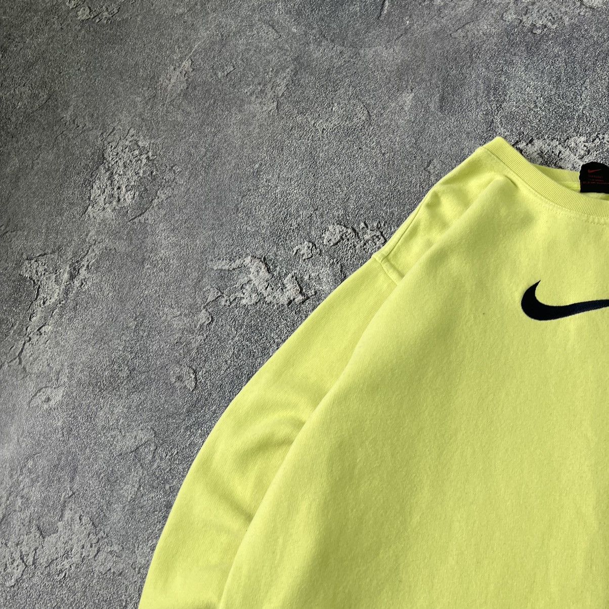 Nike Vintage Nike Sweatshirt Big Logo Y2K Streetwear Size S Size US S / EU 44-46 / 1 - 13 Thumbnail
