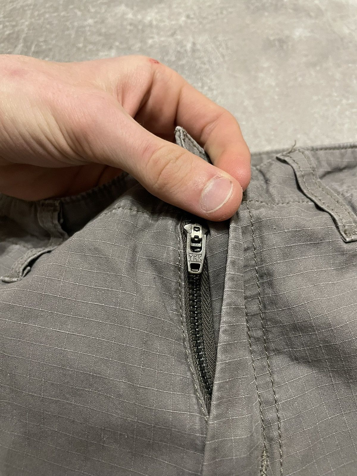 Carhartt × Carhartt Wip × Vintage Vintage Carhartt Cargo Regular Pants 29/32 Size US 29 - 11 Thumbnail