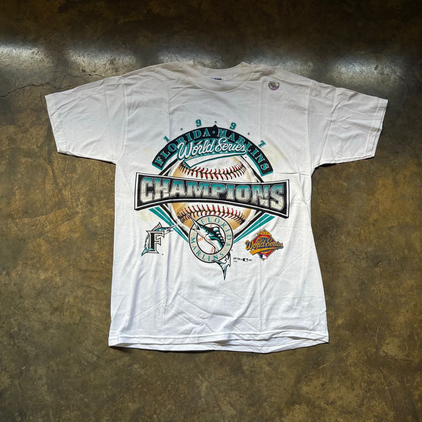 MLB Beautiful Vintage Marlins MLB World Champions T-shirt Size US L / EU 52-54 / 3 - 1 Thumbnail