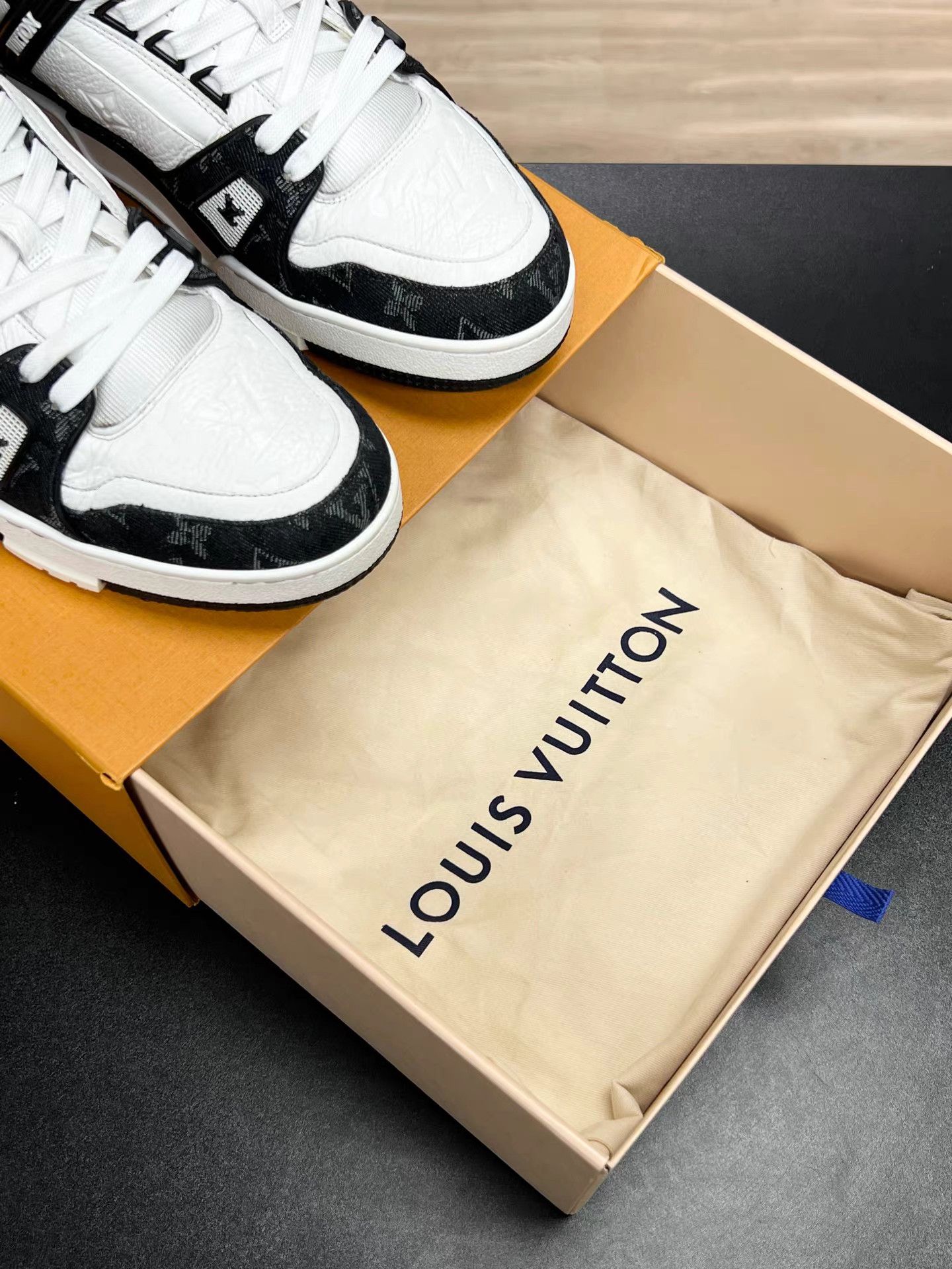 Louis Vuitton LV Trainer Sneakers K15 Size US 8 / EU 41 - 9 Thumbnail
