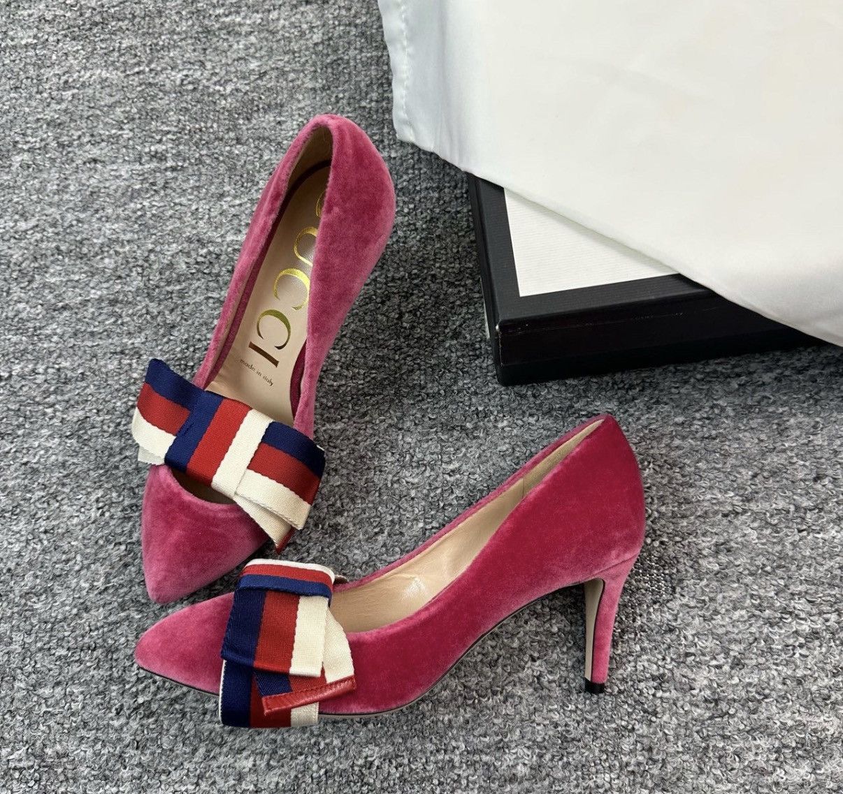 Gucci Gucci Pink Velvet Bow High Heels K12 Size US 6 / IT 36 - 1 Thumbnail