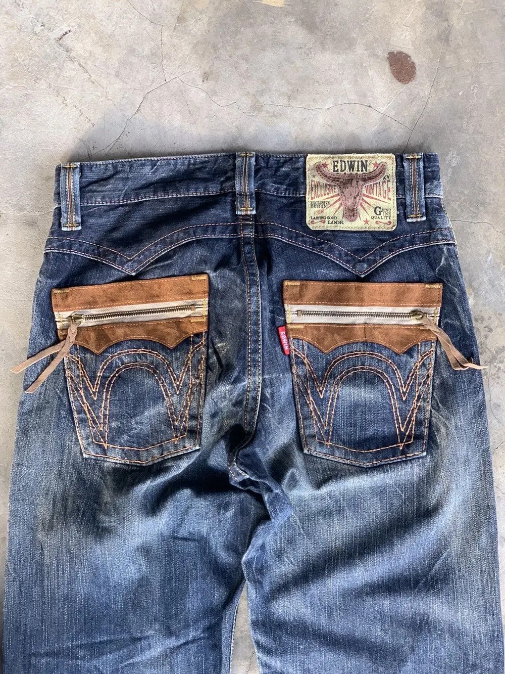 Edwin VINTAGE EDWIN BUFFALO HEAD.🔥🔥🔥 Size US 32 / EU 48 - 2 Thumbnail