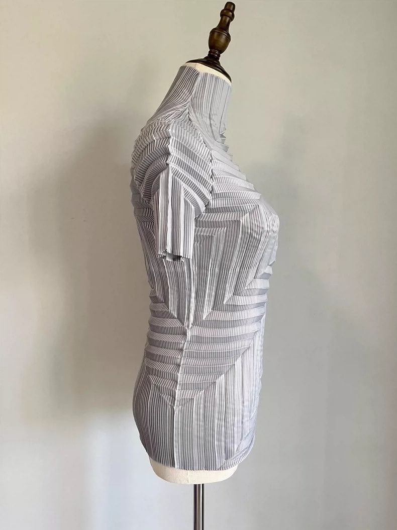 Issey Miyake size:2 Grey main line stepped pleated short-s
