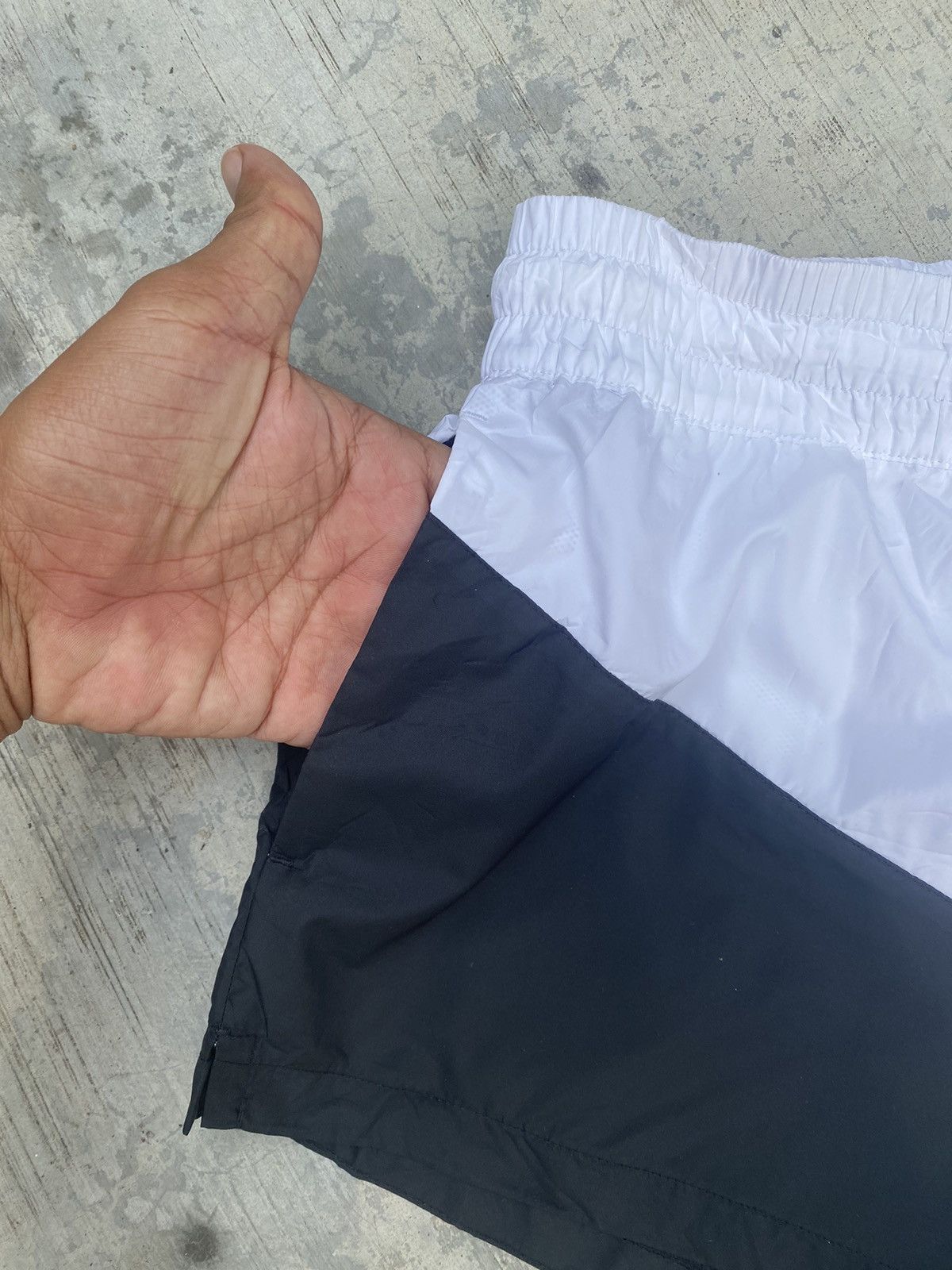 Nike ⚡️Steals⚡️ Nike Black White Shorts Size US 26 / EU 42 - 4 Thumbnail