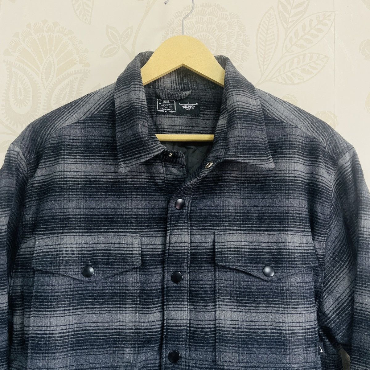 Engineered Garments NIKE Quilted Engineered Garments Buttons Jacket Dual Layer Size US L / EU 52-54 / 3 - 22 Thumbnail