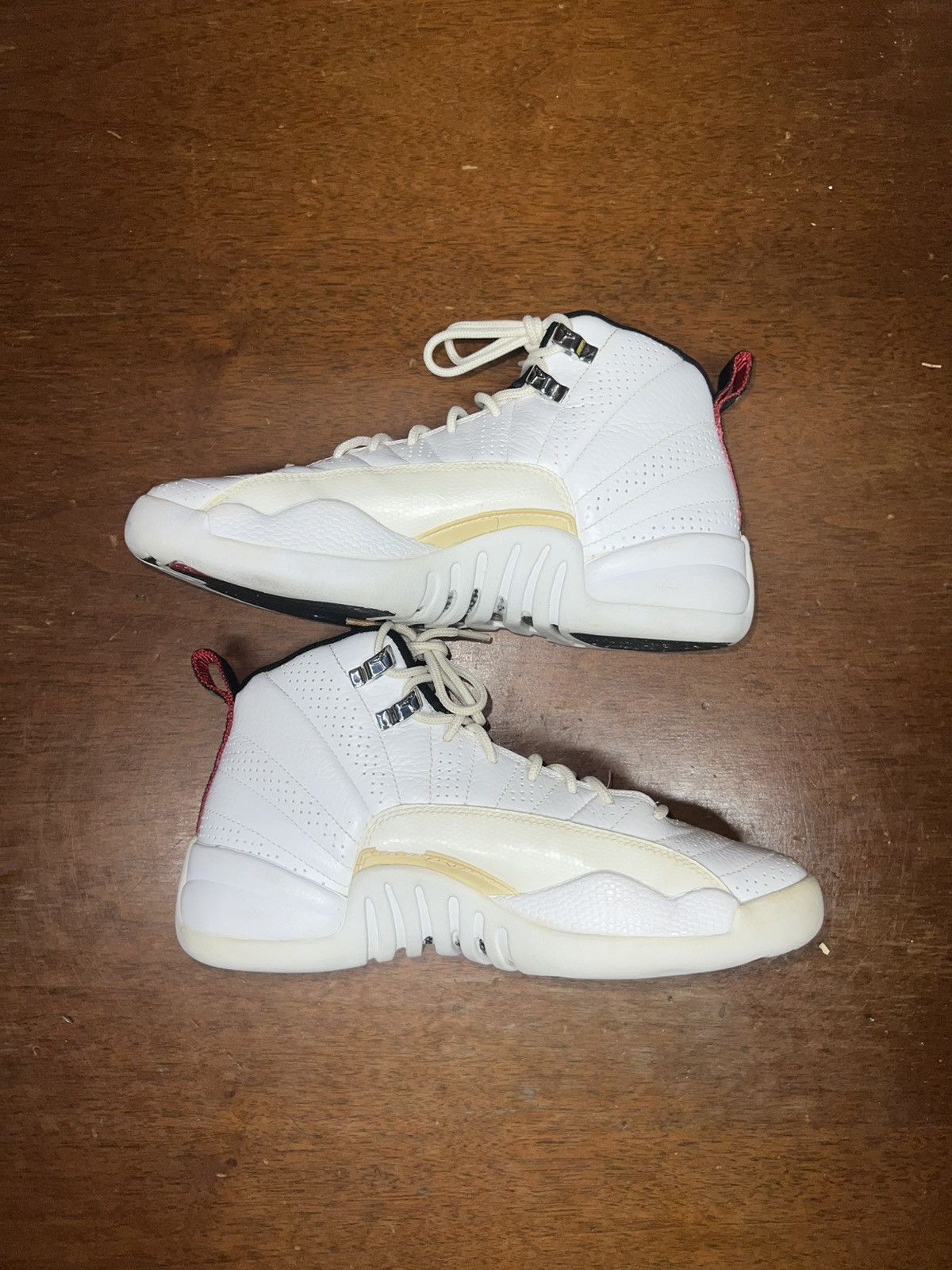 Nike Air Jordan 12 Retro GS Rising Sun size 5Y Size US 5 / EU 37 - 2 Thumbnail