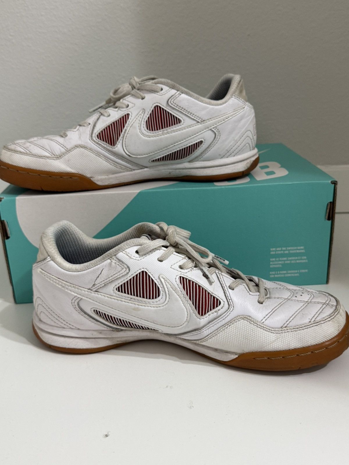 Nike × Supreme Supreme x Nike Gato SB Low White Size US 8 / EU 41 - 3 Thumbnail