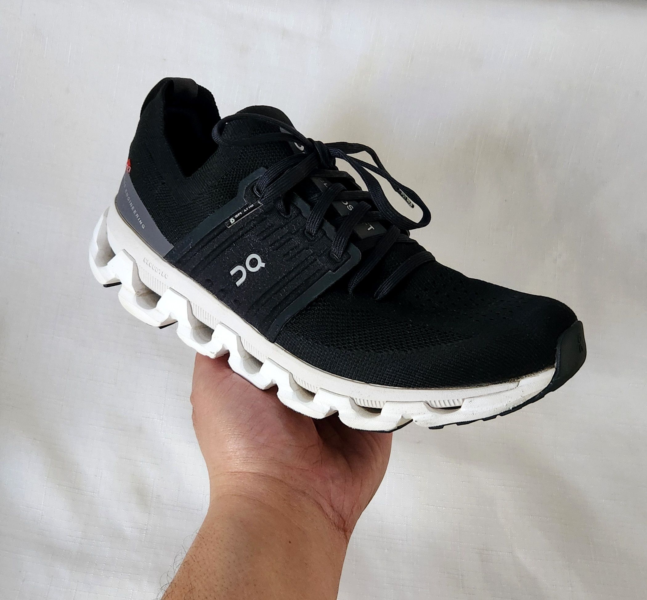 On Cloud Swift 3 running sneakers Black white SZ 10 Women's