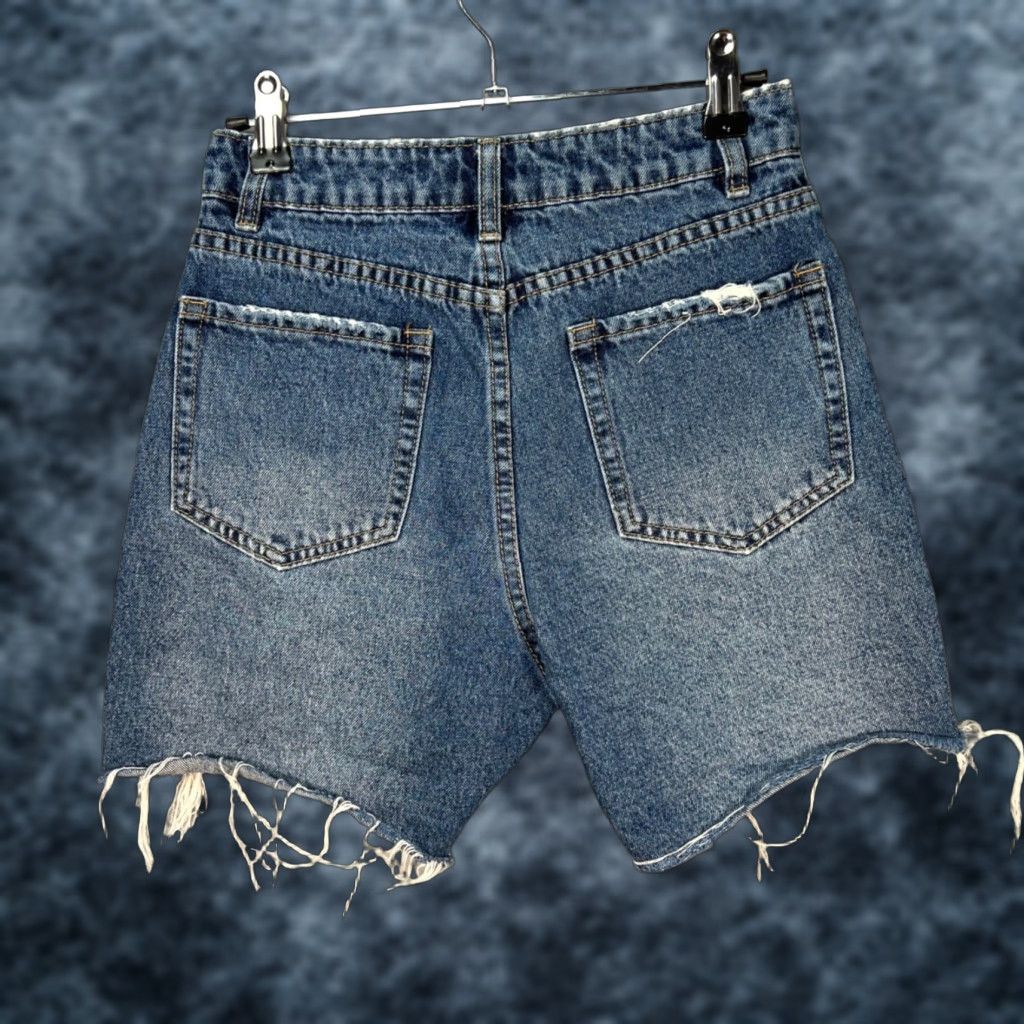 Vintage Amuse Society Womens Bermuda Shorts 25 Blue Distressed Denim Frayed Hem High Rise 5-Pocket Regular Fit Size 42" / US 20 - 1 Thumbnail