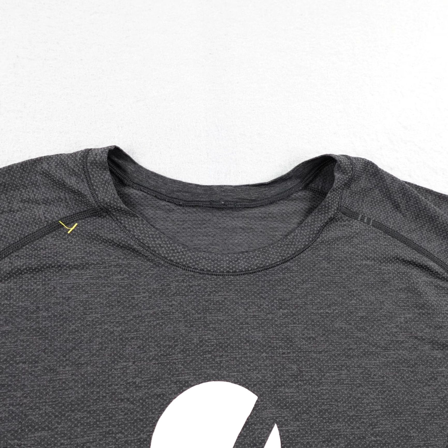 Lululemon Lululemon Shirt Mens XL Gray Waterpolo Metal Vent Tech 6-8 Performance Athletic Size US XL / EU 56 / 4 - 2 Thumbnail