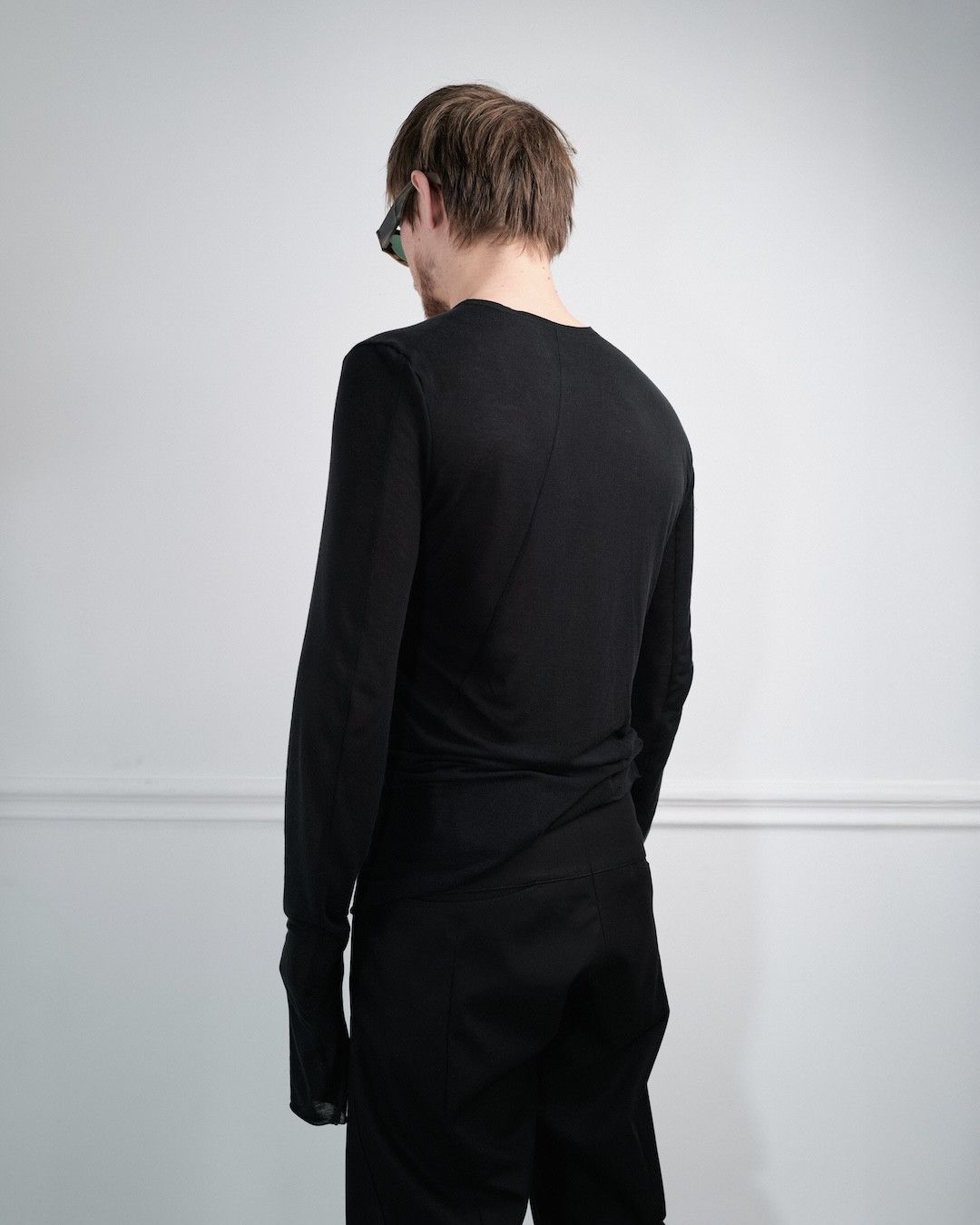 Individual Sentiments ASSYMETRIC TWISTED LONGSLEEVE Size US XL / EU 56 / 4 - 9 Thumbnail