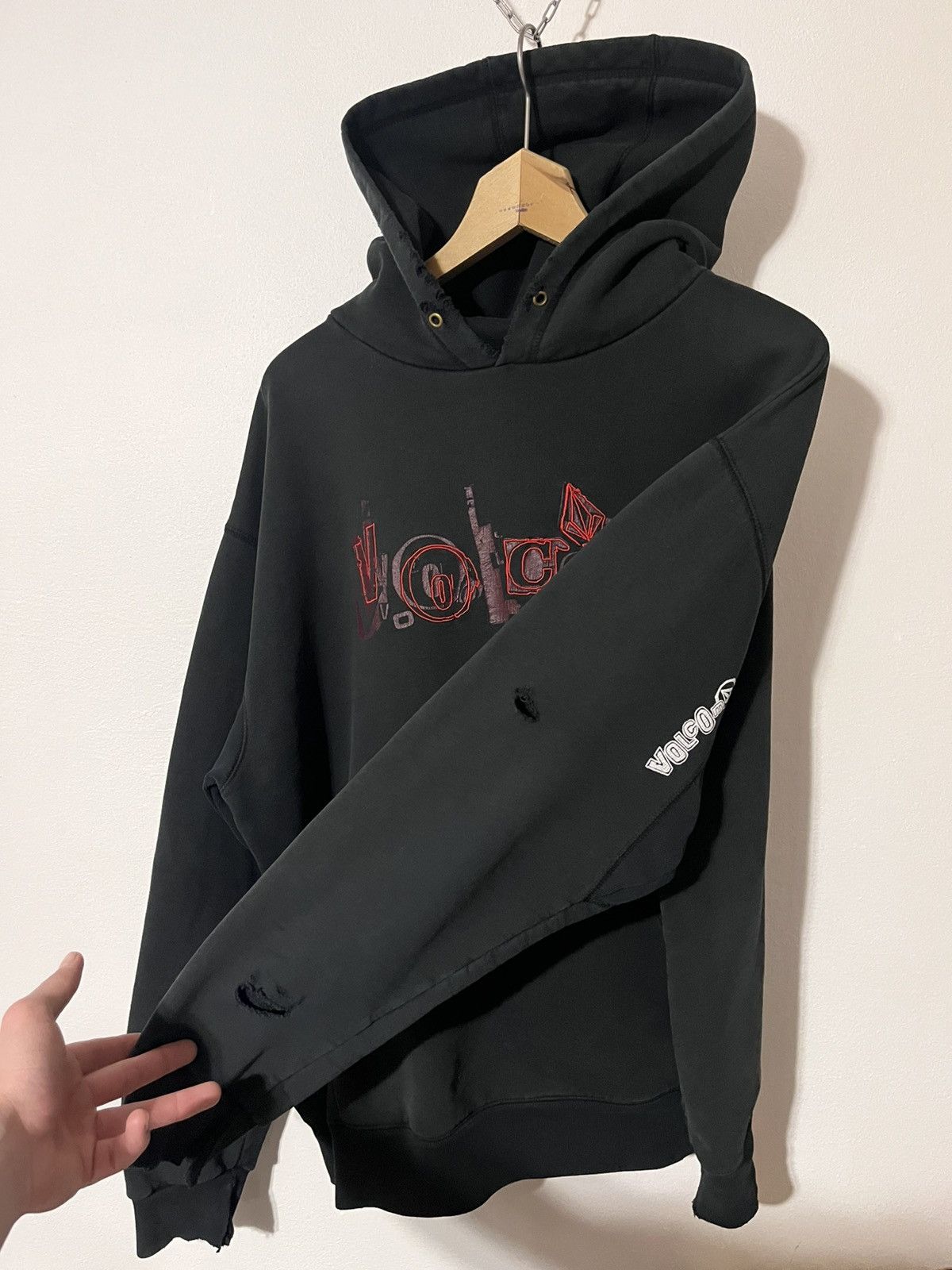 Volcom 90s Volcom Thrashed Grunge Hoodie - Archive Faded Distressed Size US XL / EU 56 / 4 - 2 Thumbnail