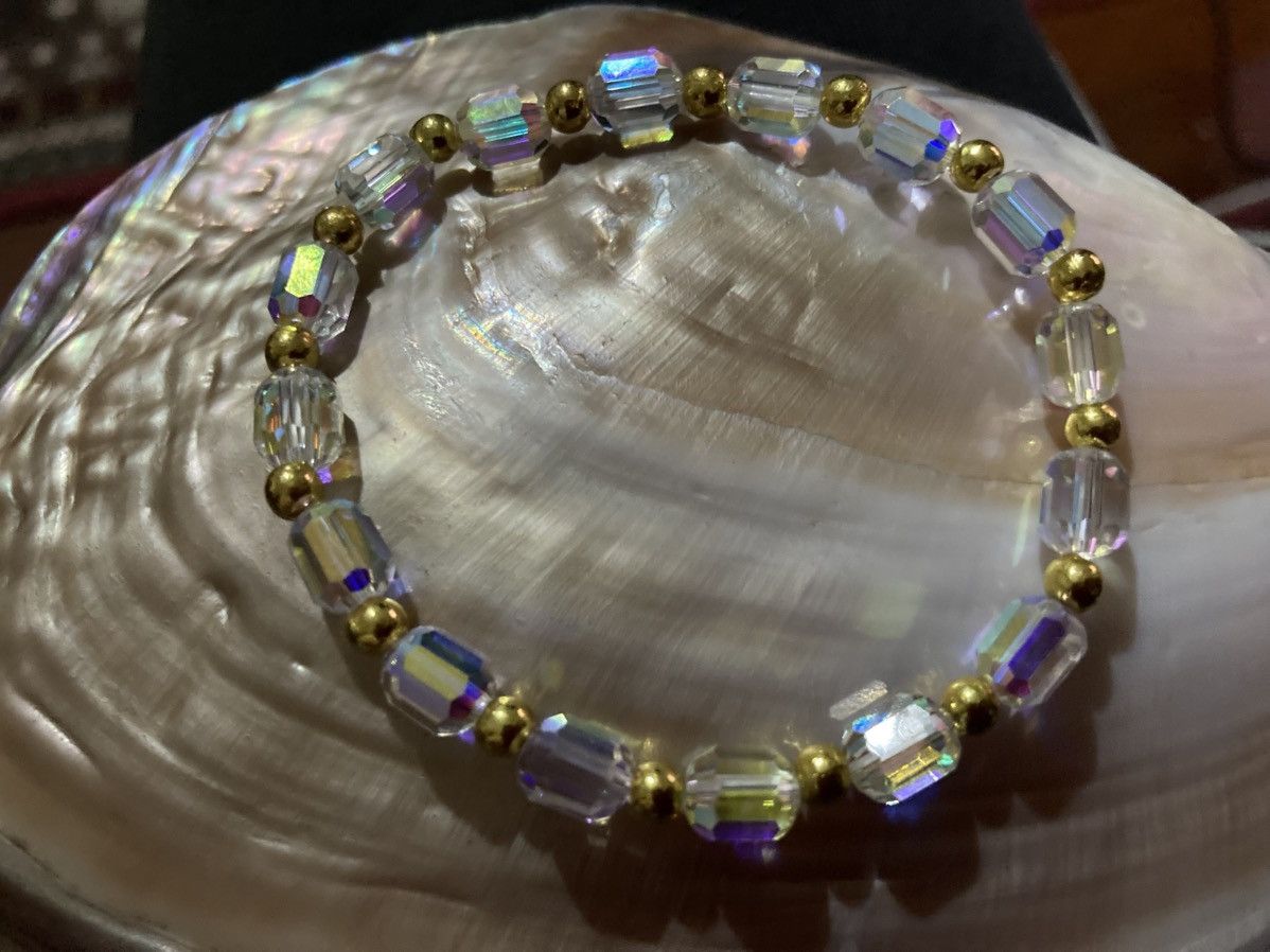 Other Irredecent shiny coloured beaded bracelet Size ONE SIZE - 1 Thumbnail