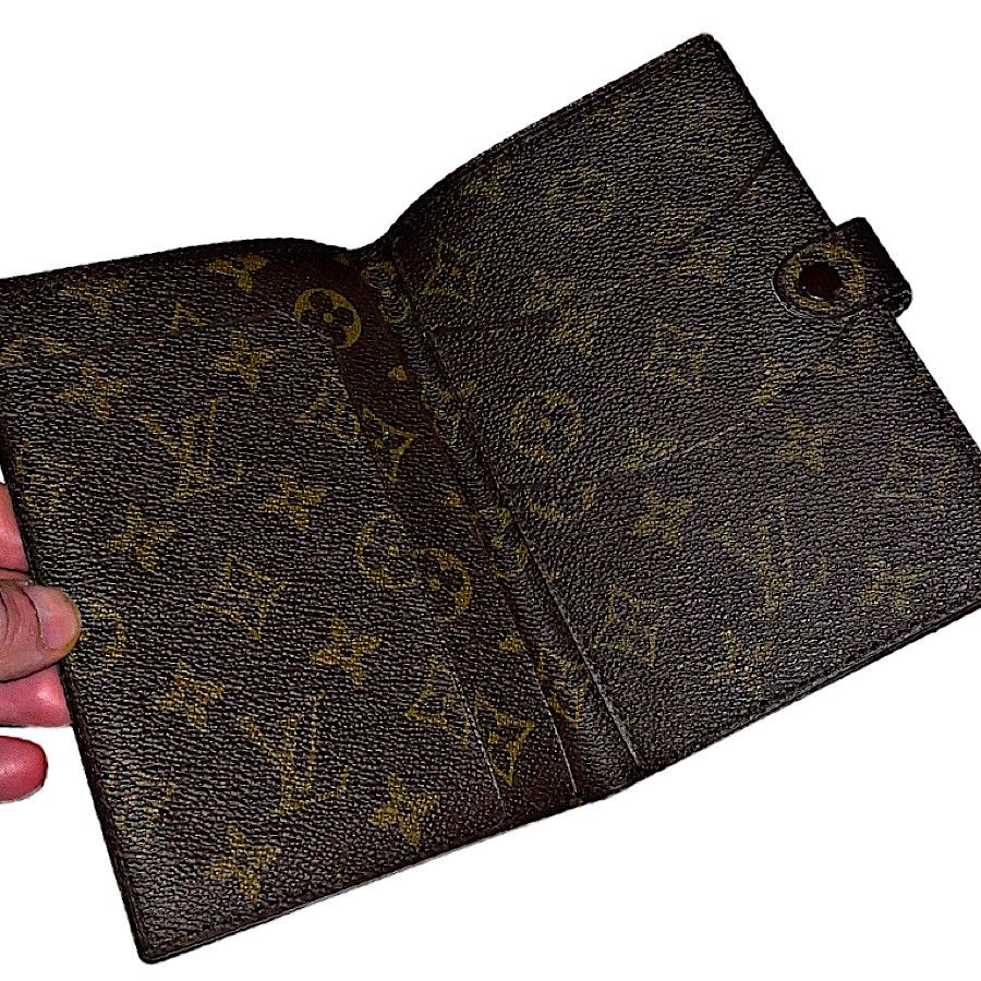 Louis Vuitton Authentic Vintage Vuitton Monogram Passport Holder Size ONE SIZE - 5 Thumbnail