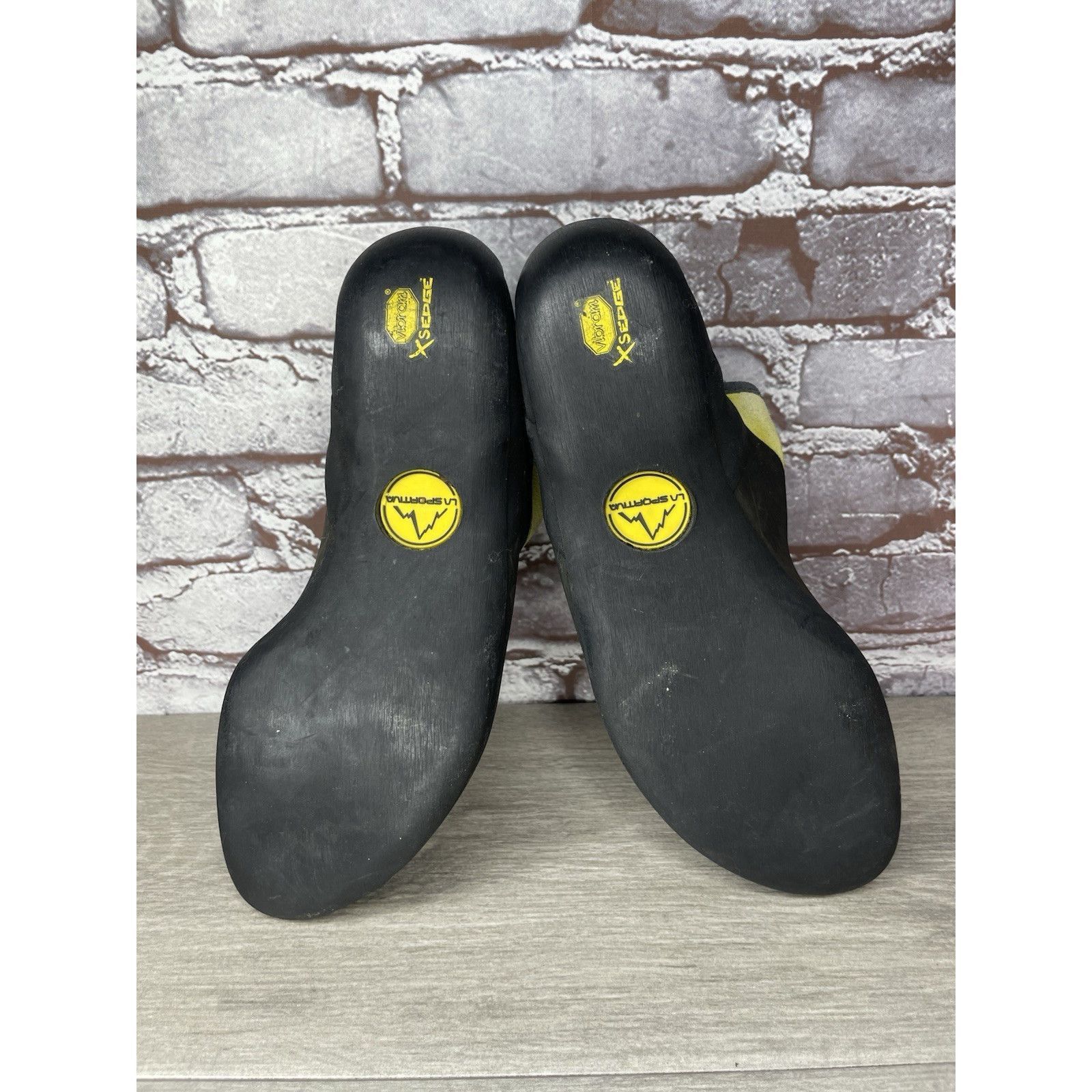 La Sportiva La Sportiva Vibram Miura Black Synthetic Yellow Climbing Sho Size US 10.5 / EU 43-44 - 22 Thumbnail