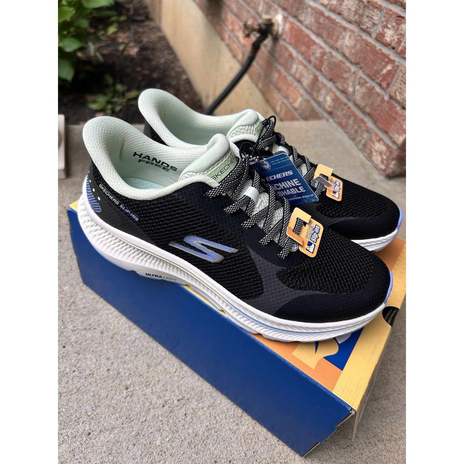 SKECHERS Woman's Shoes SKECHERS Go Run 2.0 Captiva Slip-Ins Sz 8.5 Size US 8.5 / IT 38.5 - 2 Thumbnail