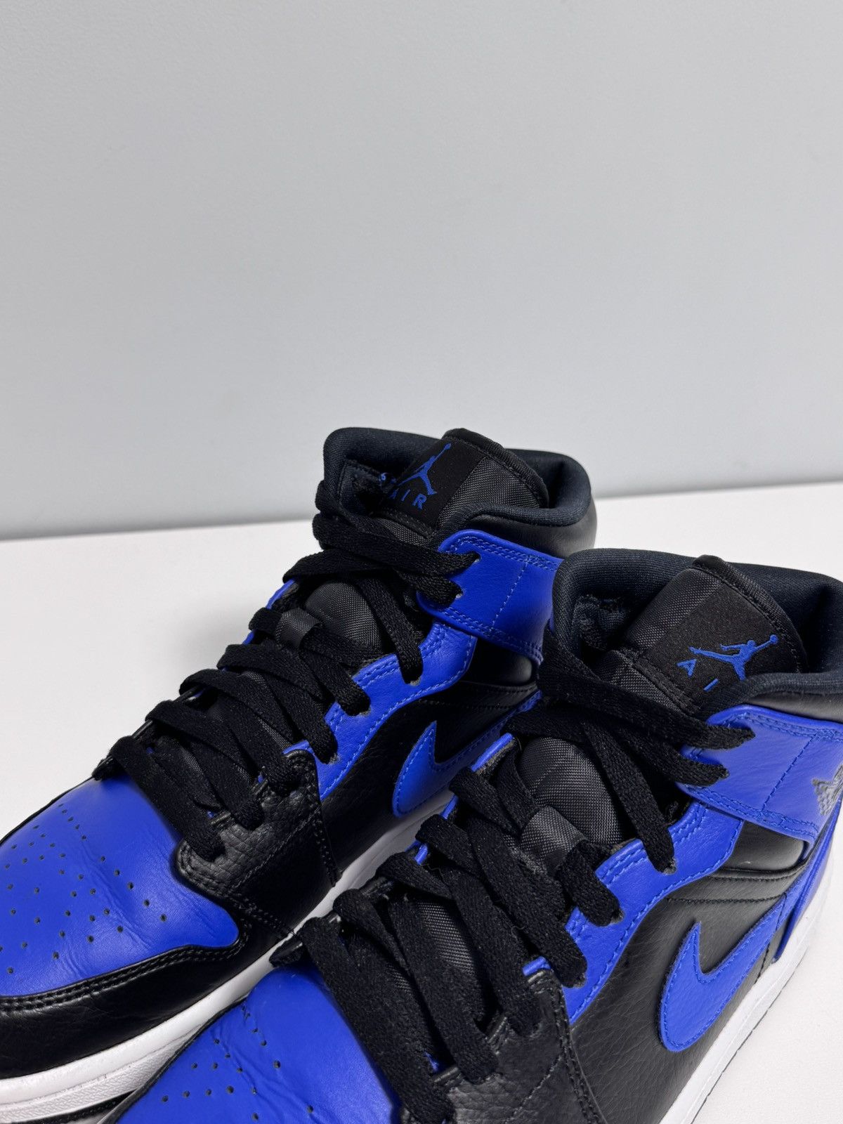 Jordan Brand Air Jordan 1 Mid Hyper Royal Size US 9 / EU 42 - 7 Thumbnail