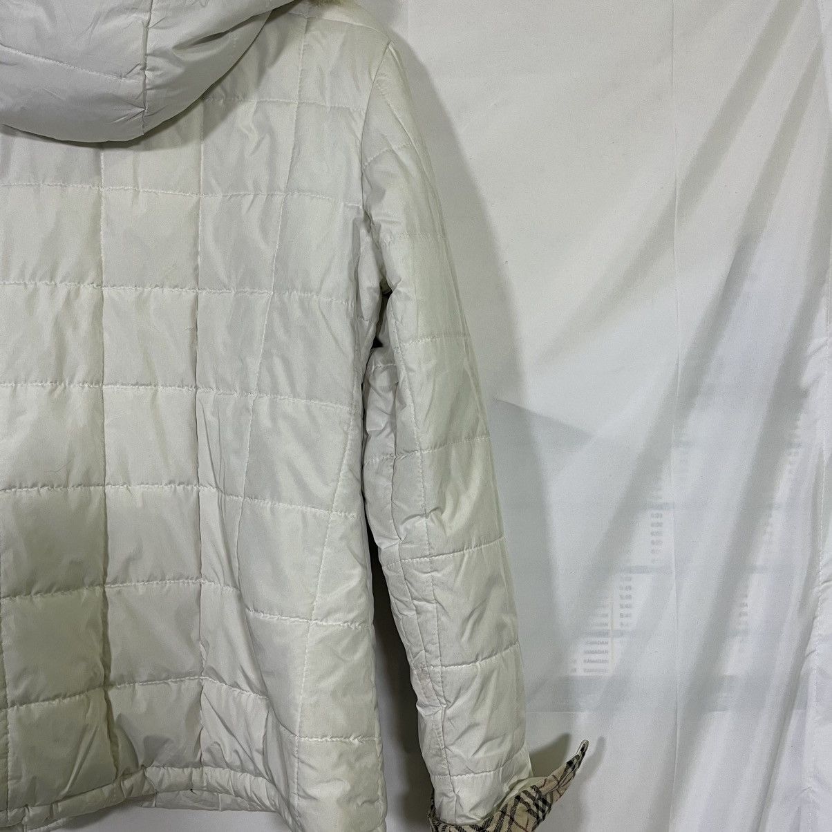 Burberry BURBERRYS’ NOVACHECK CREAM IVORY QUILTED FUR HOODED JACKET Size M / US 6-8 / IT 42-44 - 8 Thumbnail