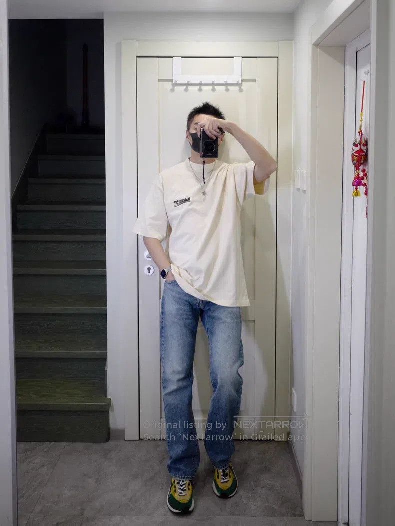 Balenciaga Balenciaga Embroidered Cola Logo Off-White Round Neck Shor Size US S / EU 44-46 / 1 - 2 Thumbnail