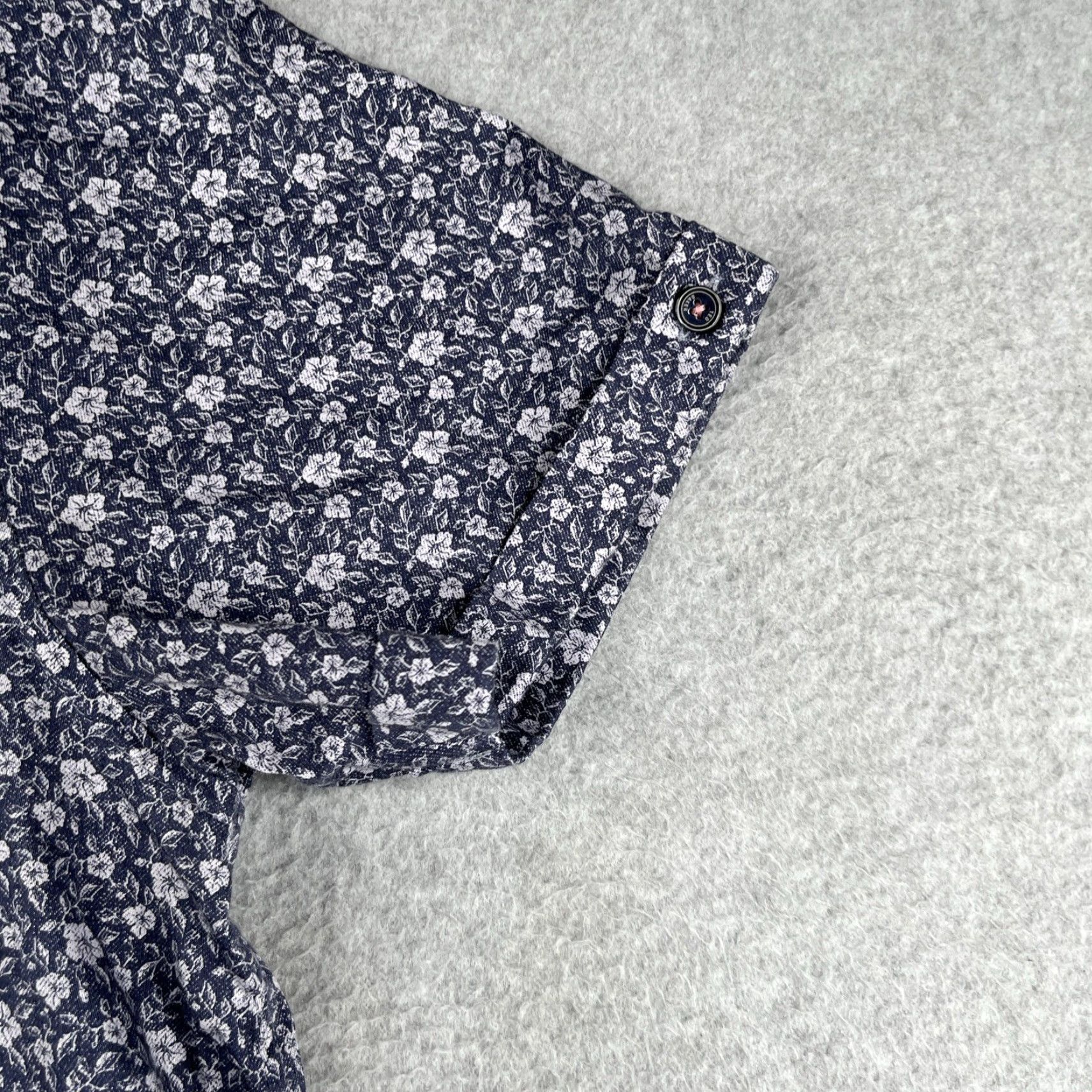 Ted Baker Ted Baker London Shirt Mens Size 4 Button-Up Short Sleeve Navy Pink Flower Print Cotton Size US L / EU 52-54 / 3 - 5 Thumbnail