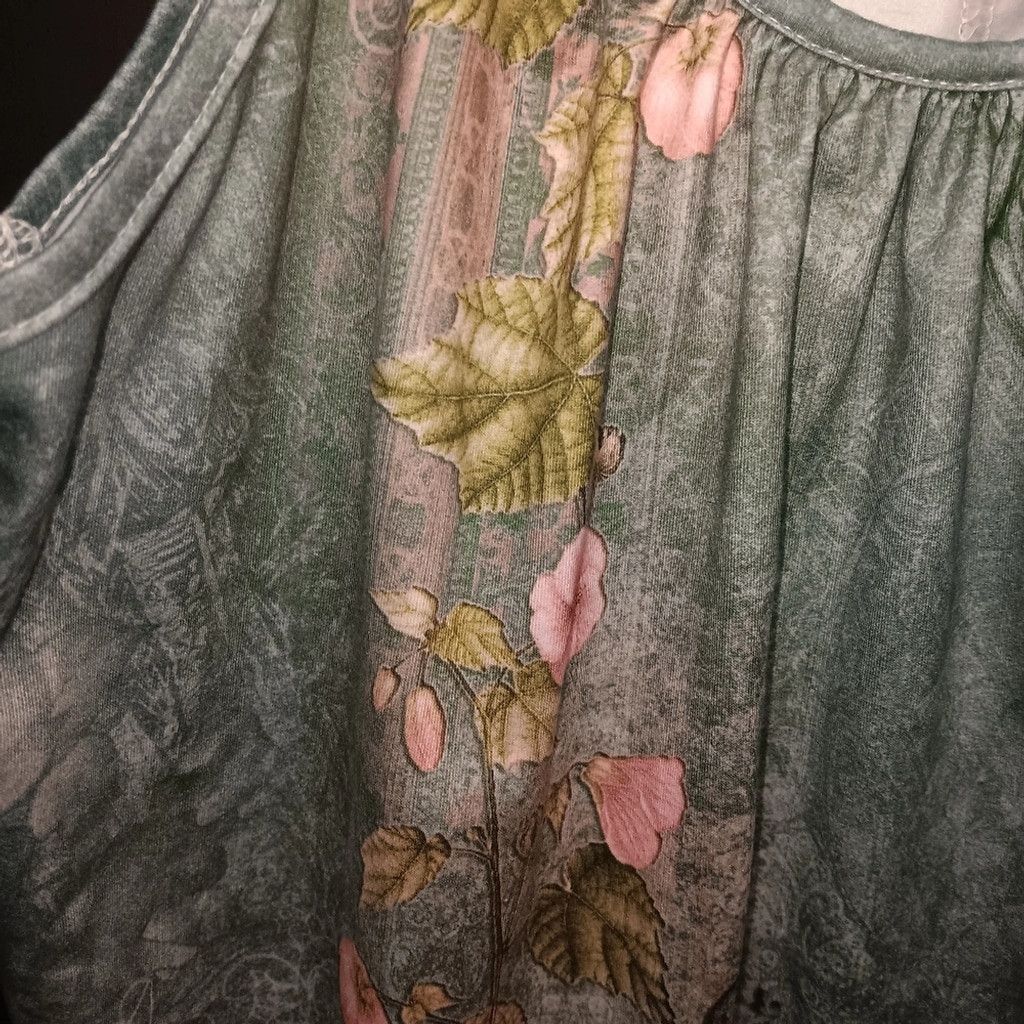 SSUR Source unknown ,green floral camisole top.nwot size 14 Size XL / US 12-14 / IT 48-50 - 2 Thumbnail