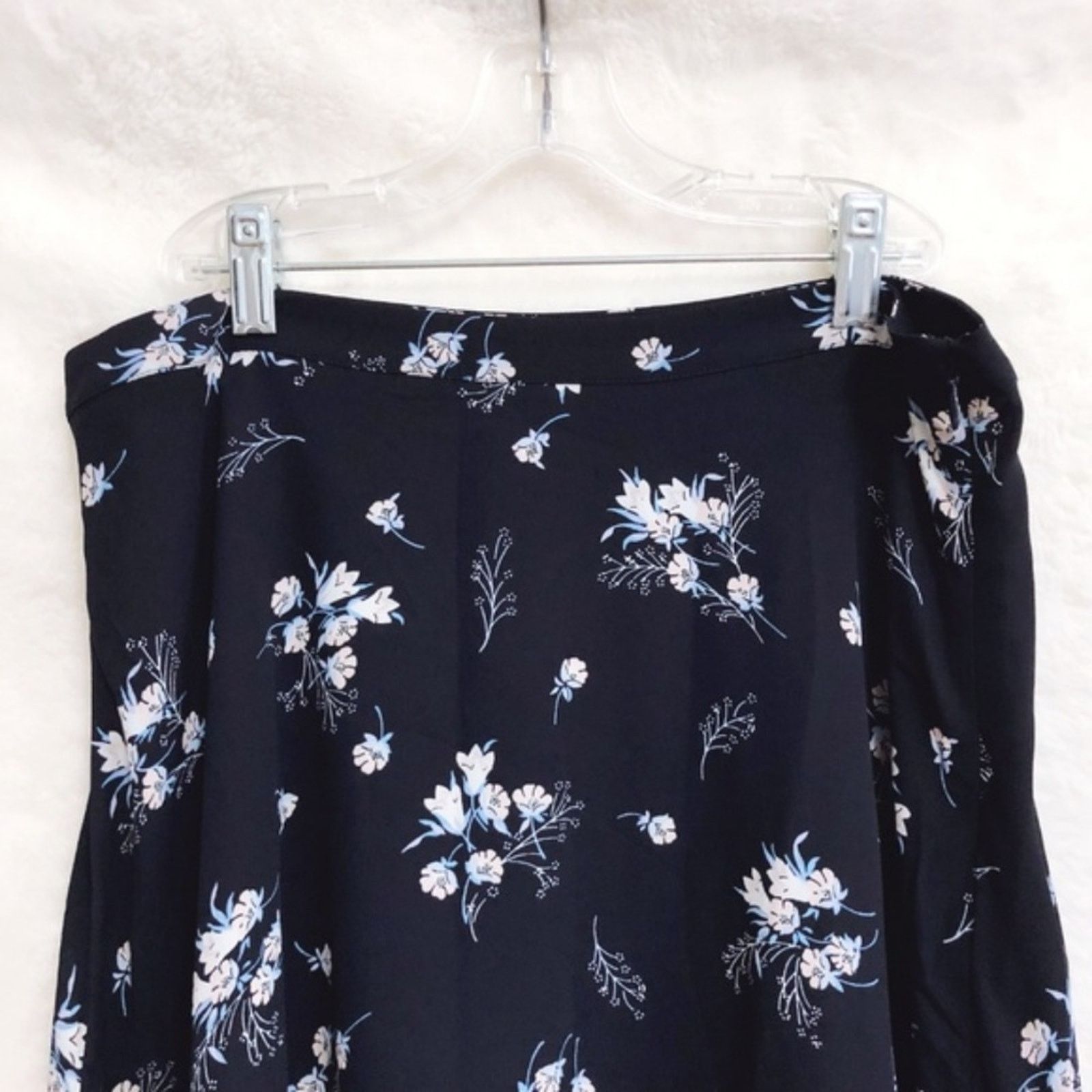 Loft LOFT Blue & White Wildflower Flounce Skirt Size 30" / US 8 / IT 44 - 2 Thumbnail