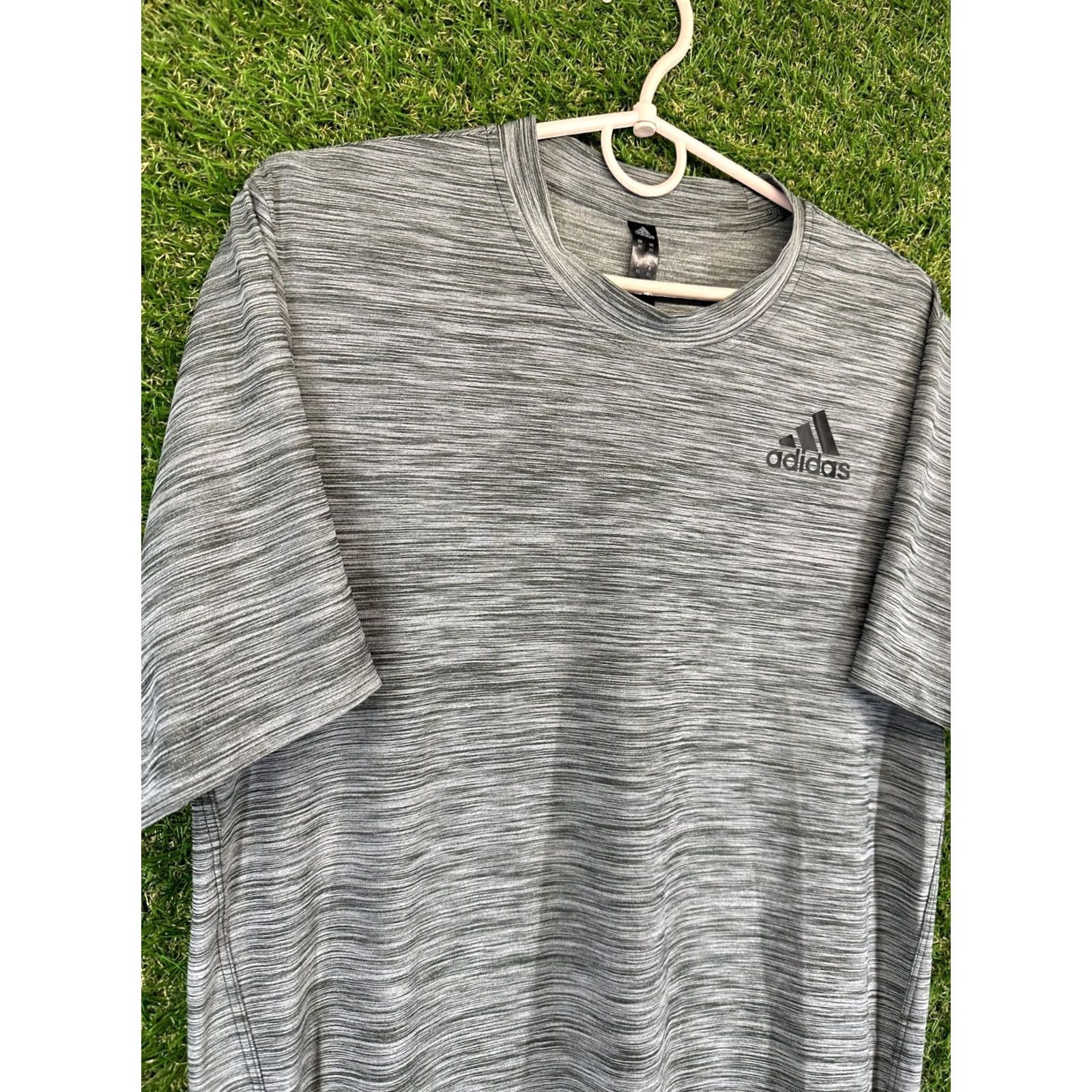 Adidas ADIDAS PERFORMANCE RUNNING SHIRT JERSEY XS MEN Adult XS Gray 95% Polyester Elastane Short Sleeve Training Running Design Size US XS / EU 42 / 0 - 3 Thumbnail