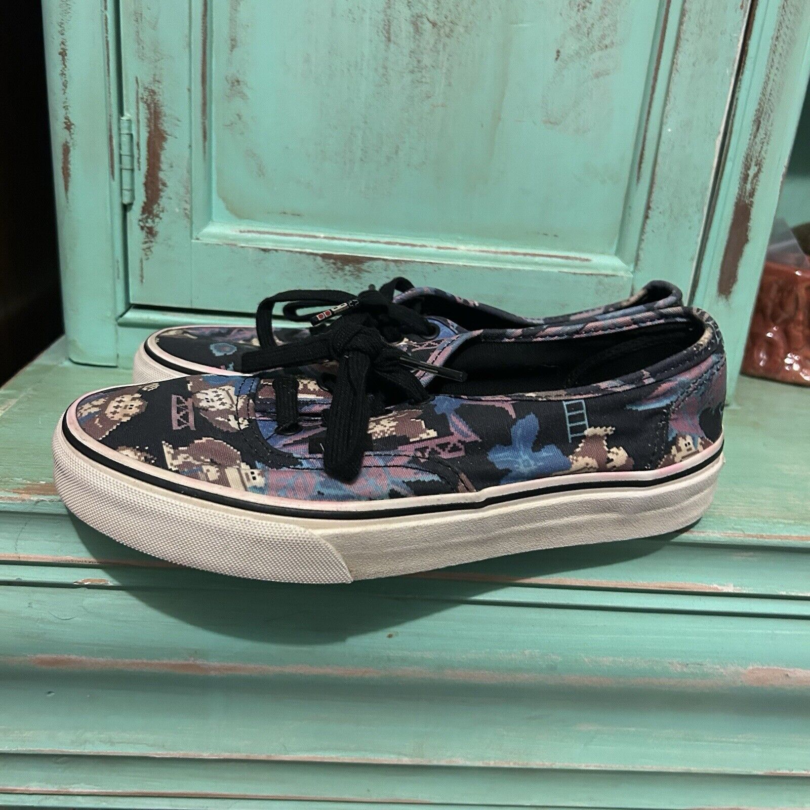 Vans VANS X Nintendo Donkey Kong Sneakers Men’s 5 Women’s 6.5 Size US 5 / EU 37 - 8 Thumbnail