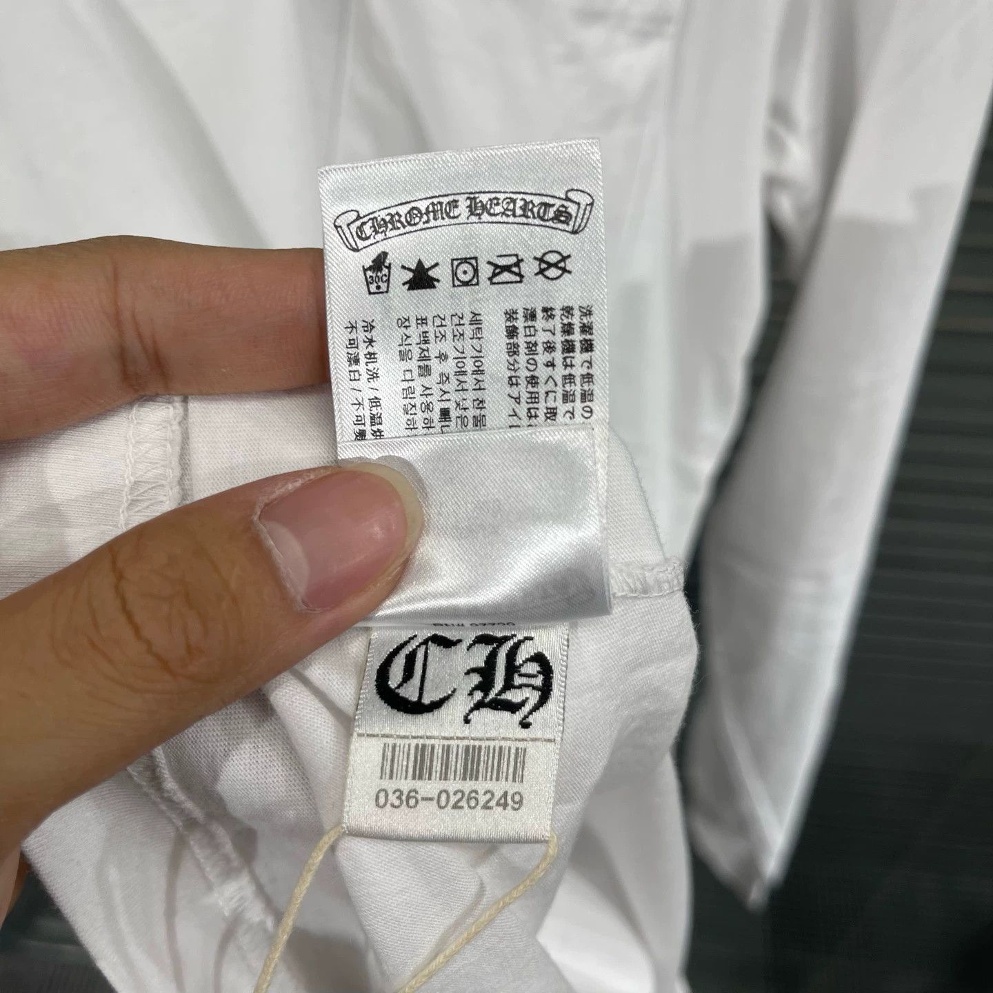 Chrome Hearts Chrome Hearts White Gothic Script Logo Crewneck LS M Size US M / EU 48-50 / 2 - 4 Thumbnail