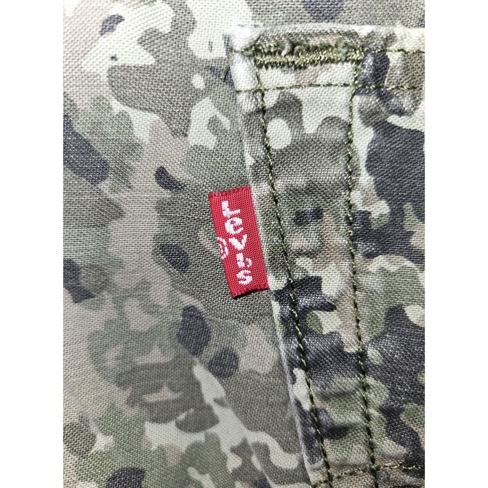 Levi's Levi's Bermuda Shorts Mens 42 Green Camouflage Denim Relaxed 5-Pocket Pockets Summer Casual Bermuda Shorts Size US 42 / EU 58 - 6 Thumbnail