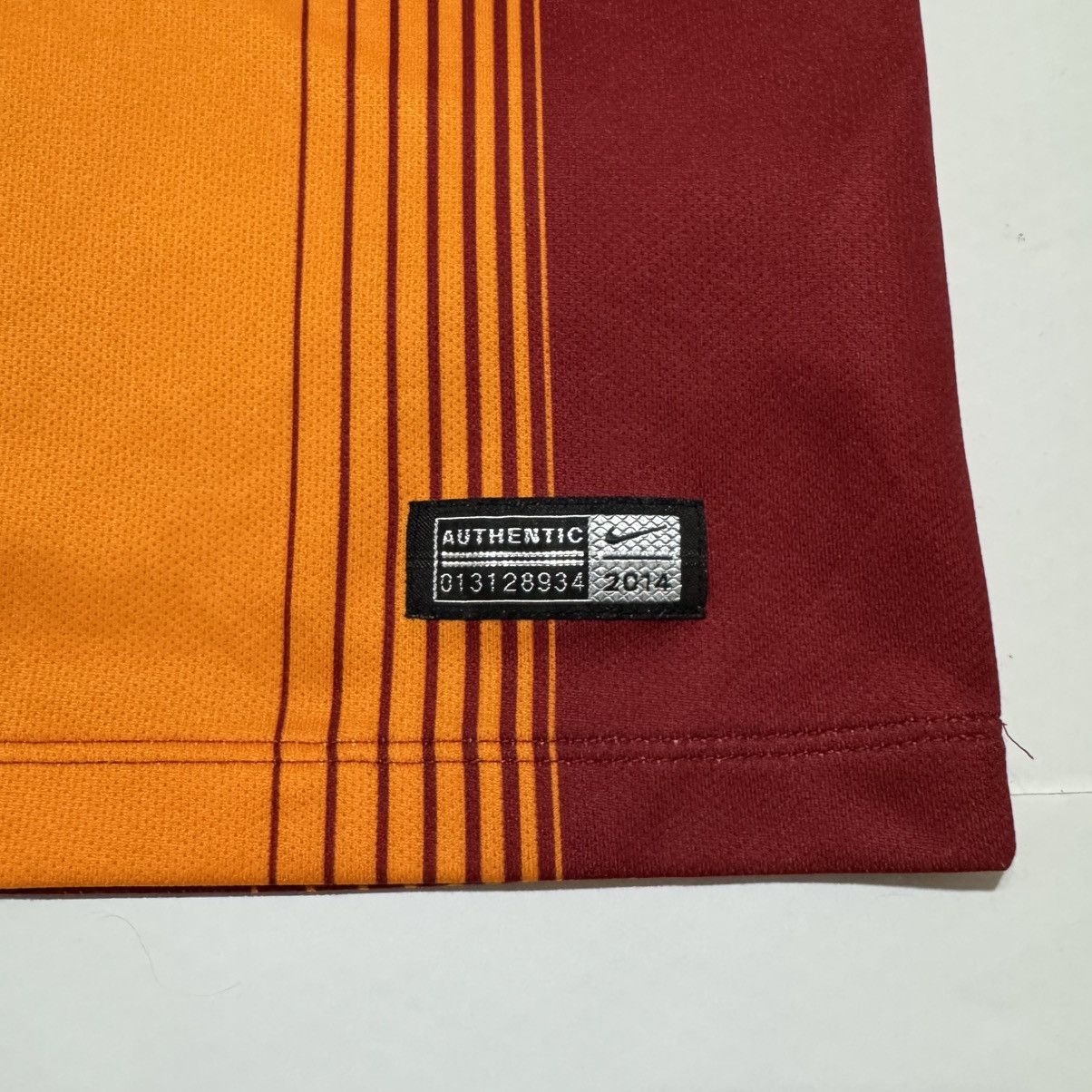 Nike Galatasaray Nike 2014\15 Home Football Soccer Shirt Jersey Size US XS / EU 42 / 0 - 6 Thumbnail