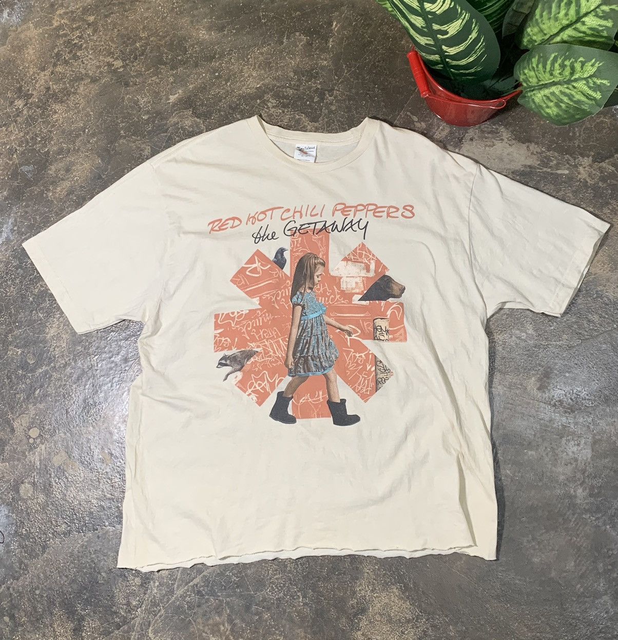 Band Tees Red Hot Chili Papers The Getaway Cropped Tshirt Size US XL / EU 56 / 4 - 1 Thumbnail