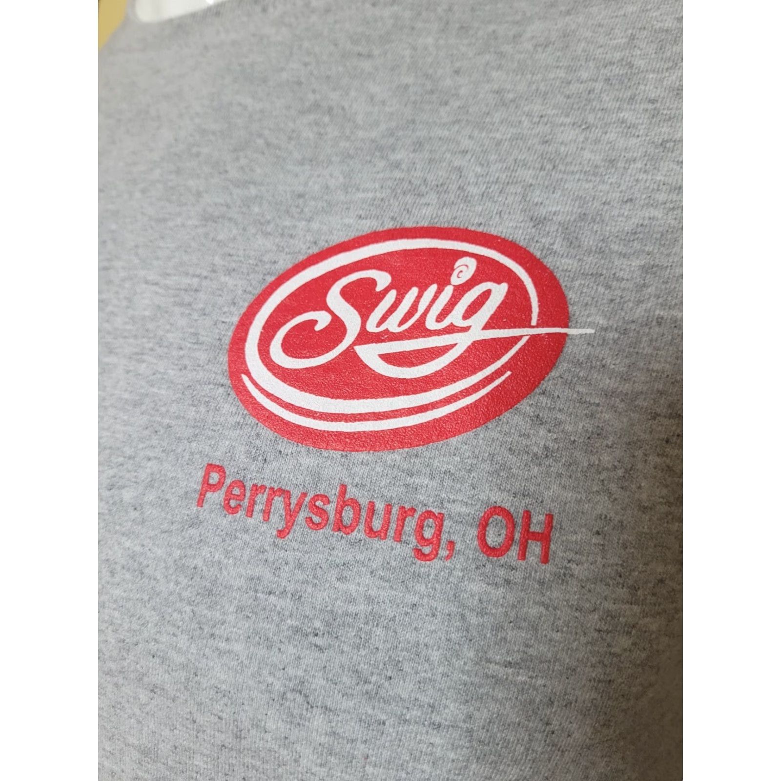 Gildan Womens T Shirt Medium Gray Swig Bar & Restaurant Perrysburg OH Shirt Womens M Gray Swig Bar & Restaurant 90% Cotton 10% Polyester Size M / US 6-8 / IT 42-44 - 2 Thumbnail