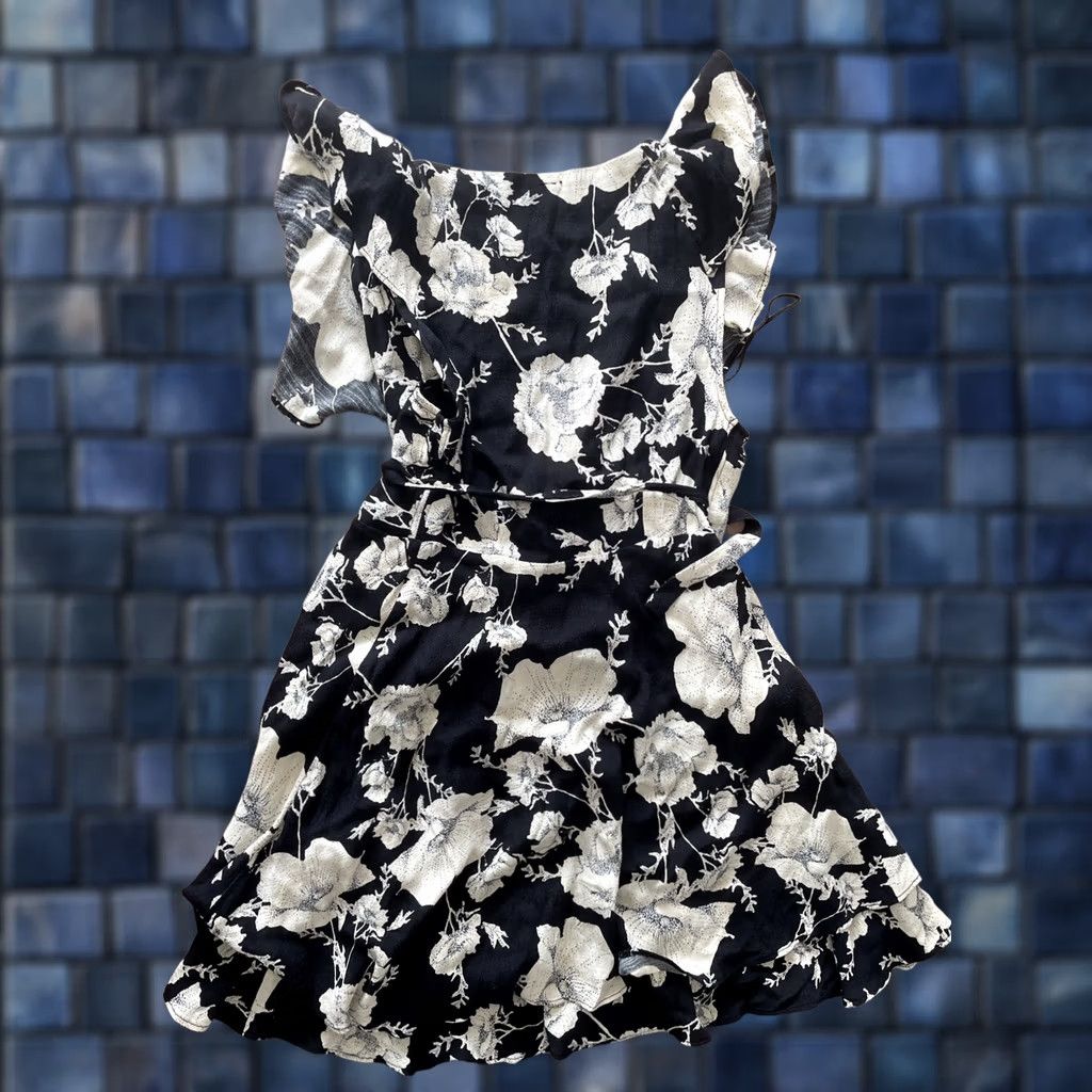Free People Free People Dress Mini Wrap XS Floral V-Neck Belted Short Sleeve Size XS / US 0-2 / IT 36-38 - 1 Thumbnail