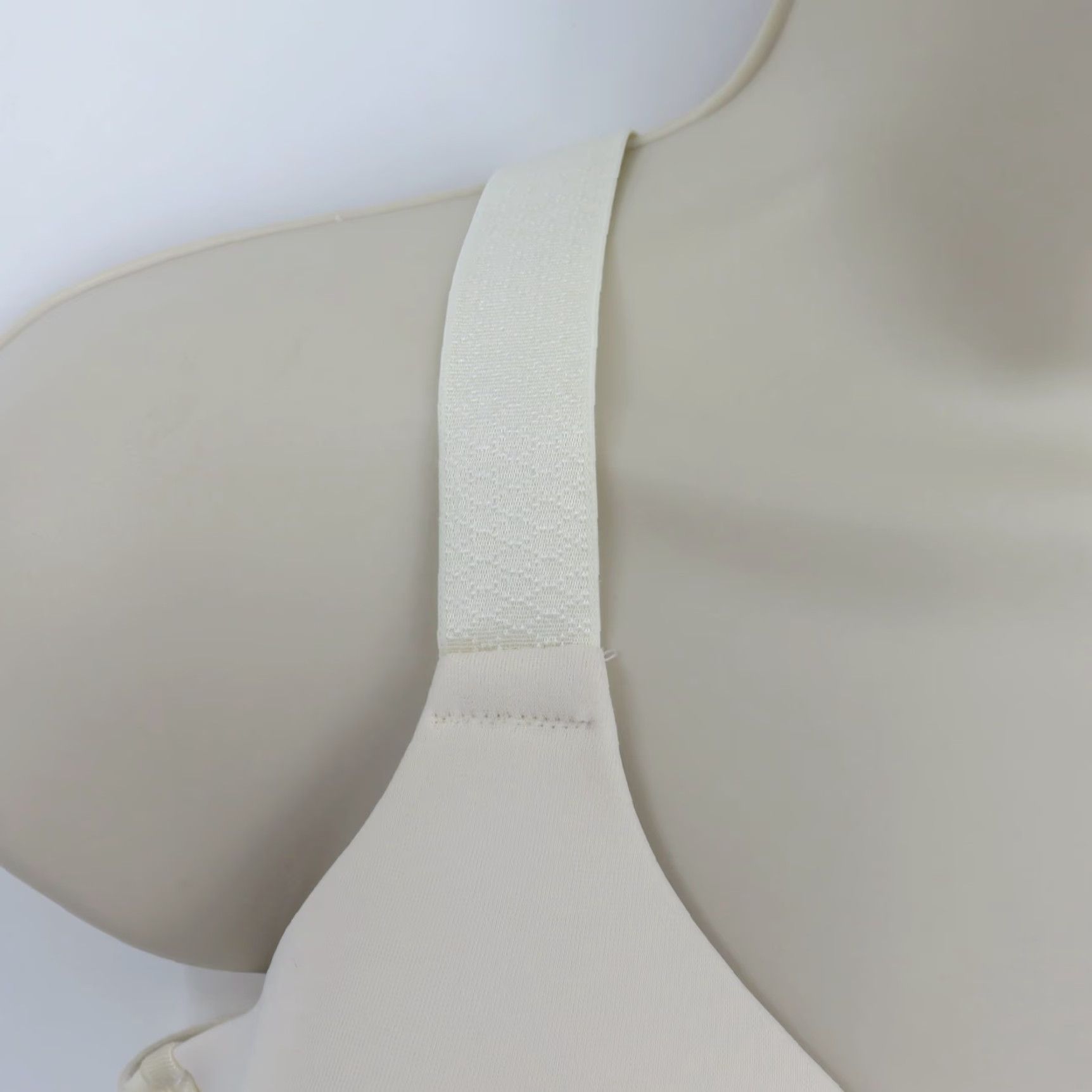 Vintage Vanity Fair Bra 42D Cream Wireless Smoothing Beauty Back Plus Size Womens U/W N/A? Size ONE SIZE - 2 Thumbnail
