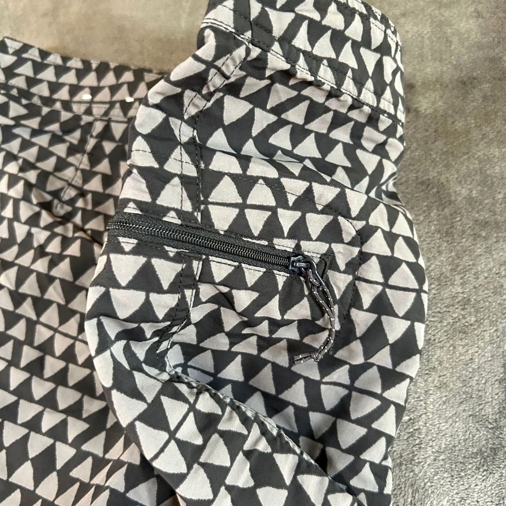 Patagonia Patagonia Wavefarer Board Shorts Mens 36 Gray Geometric Triangle Print Size US 36 / EU 52 - 5 Thumbnail