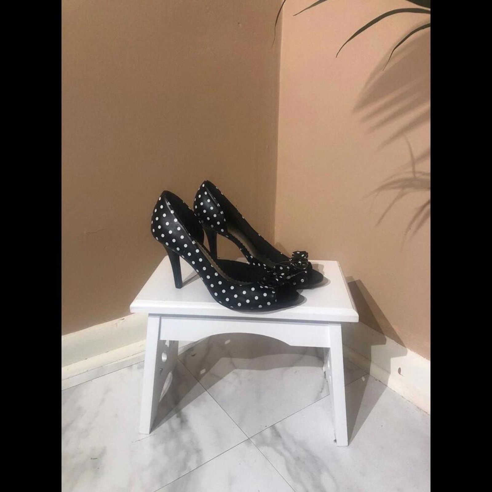 Vionic Fioni polka Dot peekaboo toe side open Heel pumps Size US 8 / IT 38 - 4 Thumbnail