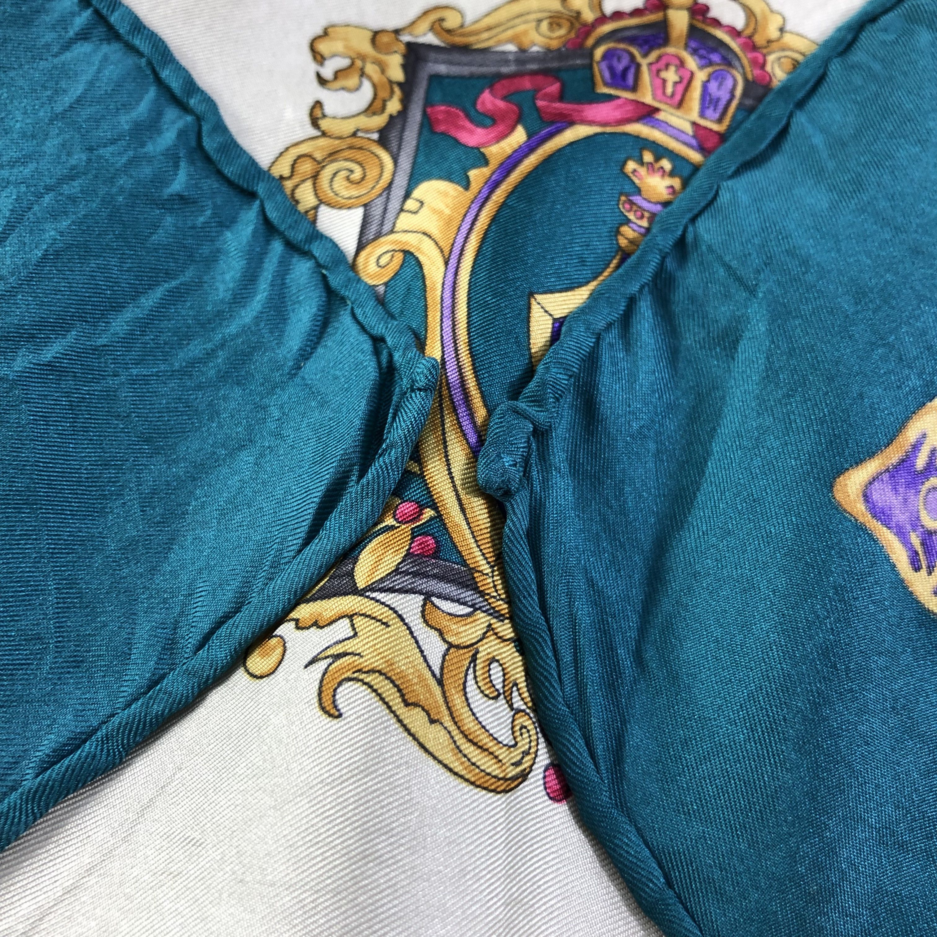 Vintage Vintage Luxury Crown Hand Rolled Silk Scarf M676 Size ONE SIZE - 4 Thumbnail