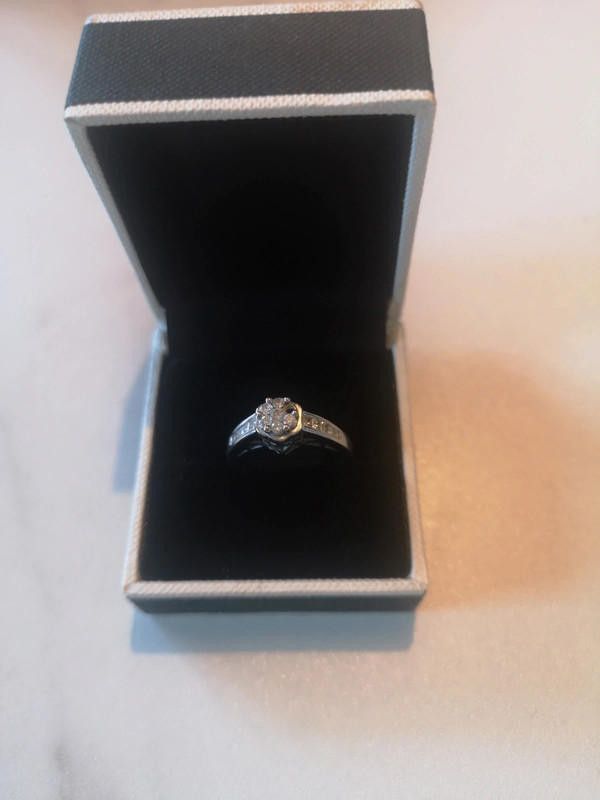 Other 9ct white gold diamond ring Size ONE SIZE - 2 Thumbnail