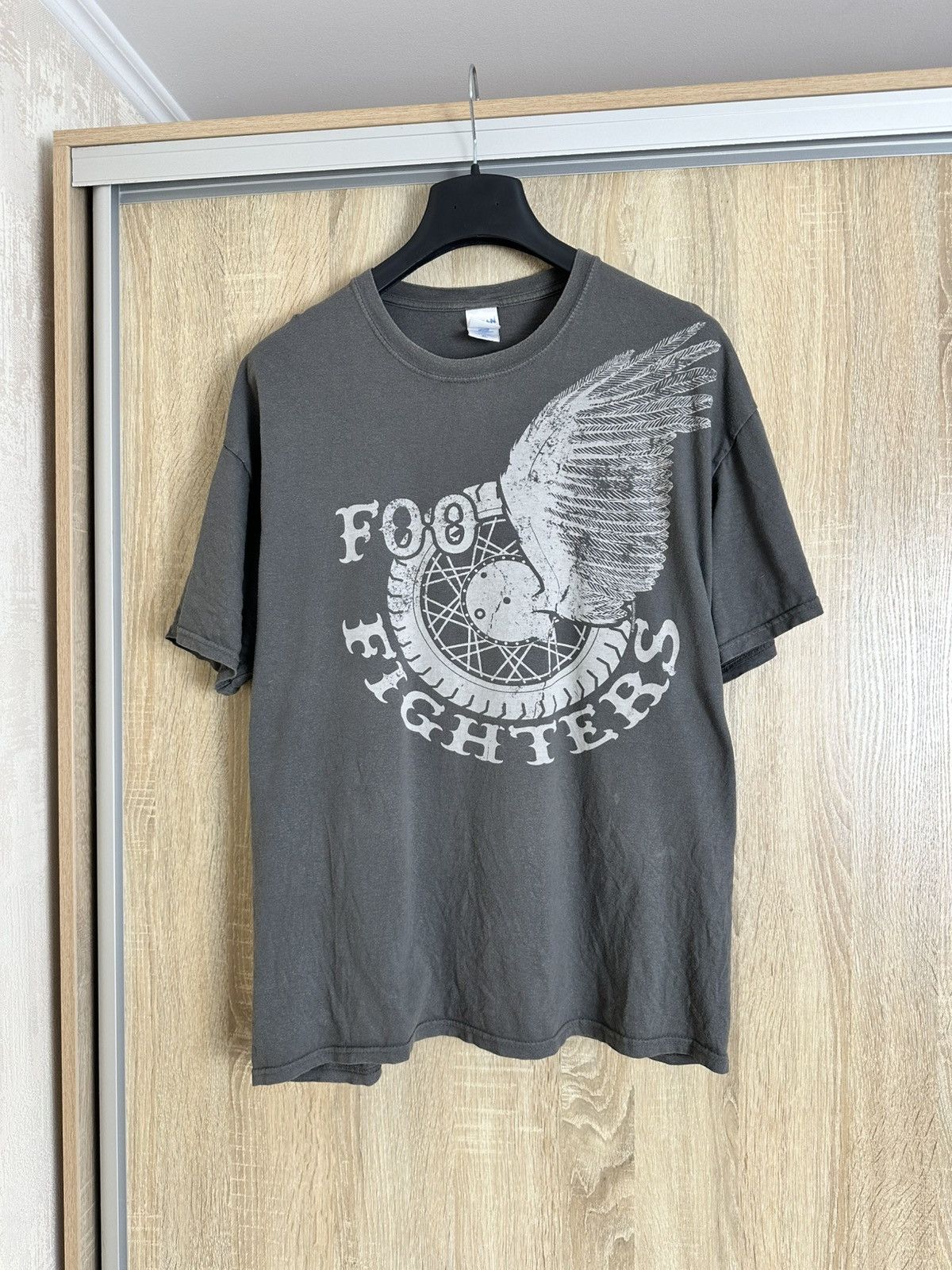 Band Tees 🔥 Foo Fighters 2010 Vintage Rock Band T Shirt Streetwear Size US XL / EU 56 / 4 - 2 Thumbnail