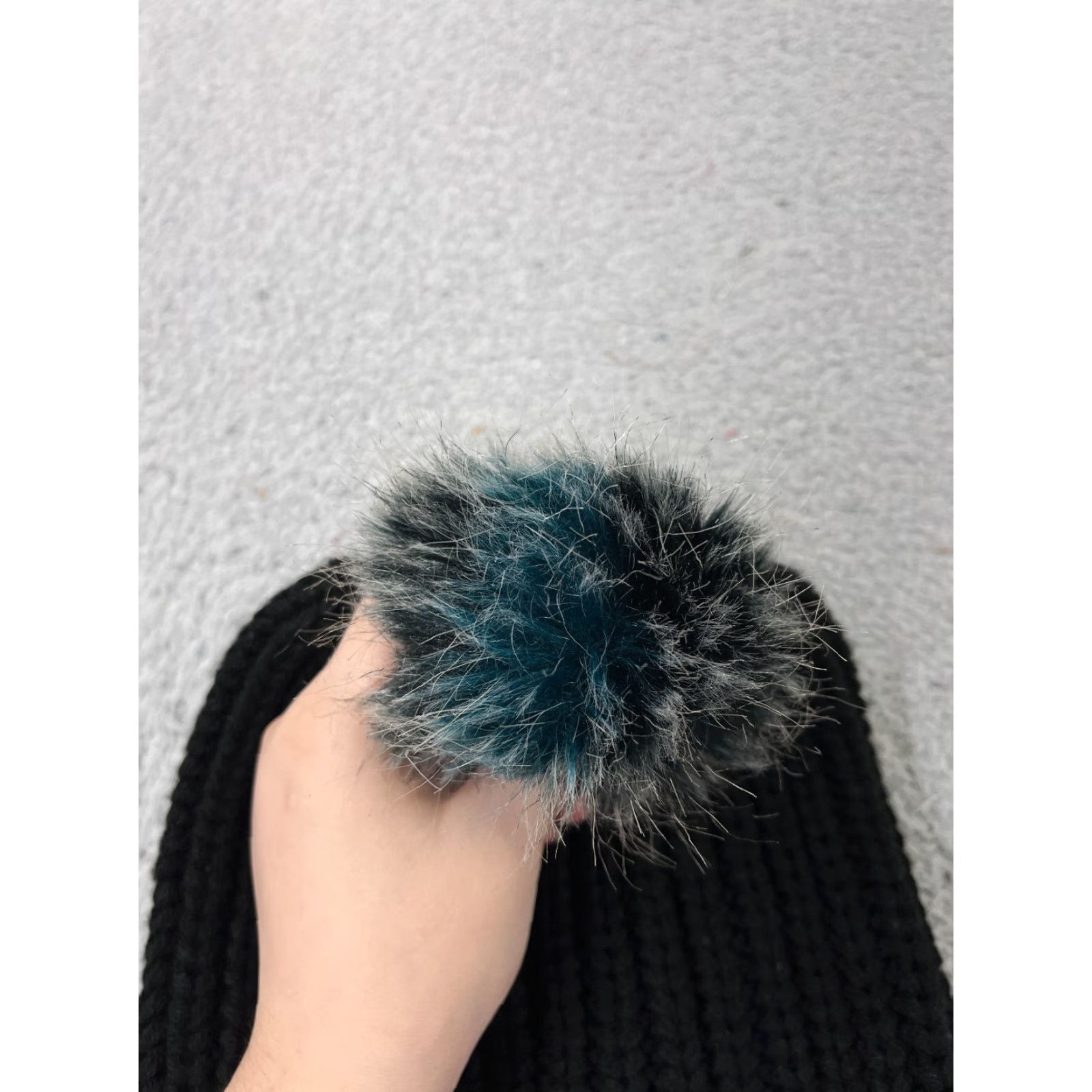 Vintage Womens Beanie Hat One Size Black Blue Knit Acrylic Polyester Winter Ski Pom Beanie - Activewear Women's Outdoors Winter Accessories Size ONE SIZE - 3 Thumbnail