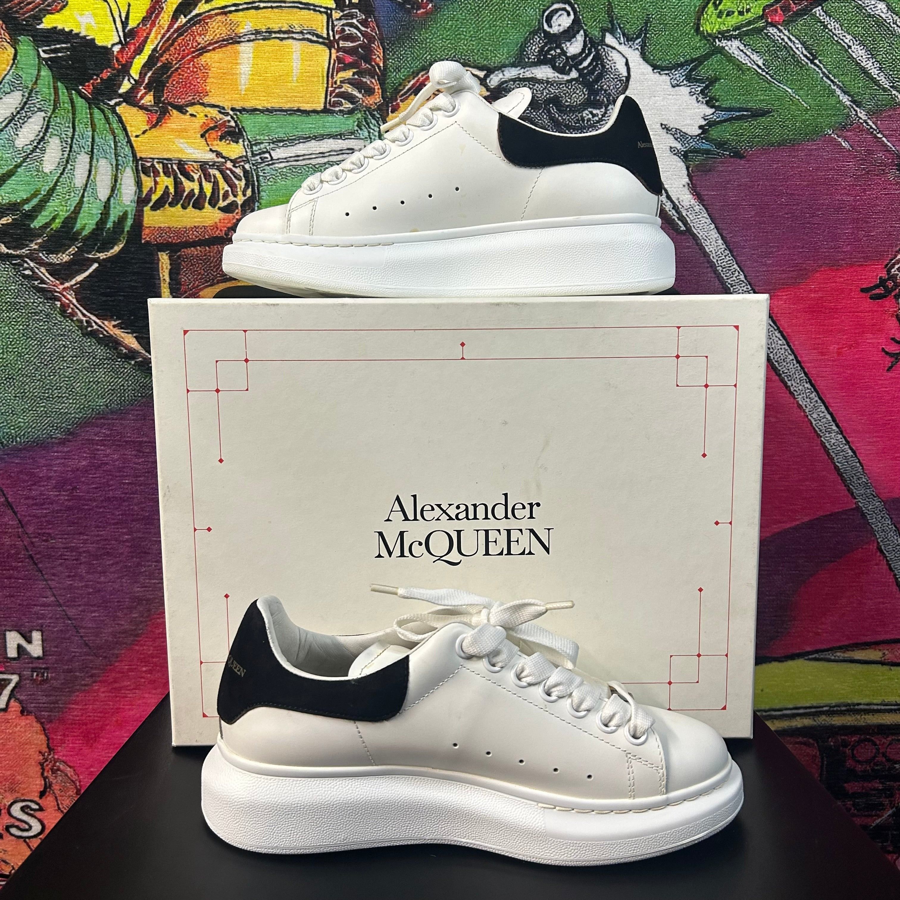 Alexander McQueen Alexander McQueen Oversized Sneakers Black White Size 37.5 Size US 5 / EU 37 - 2 Thumbnail