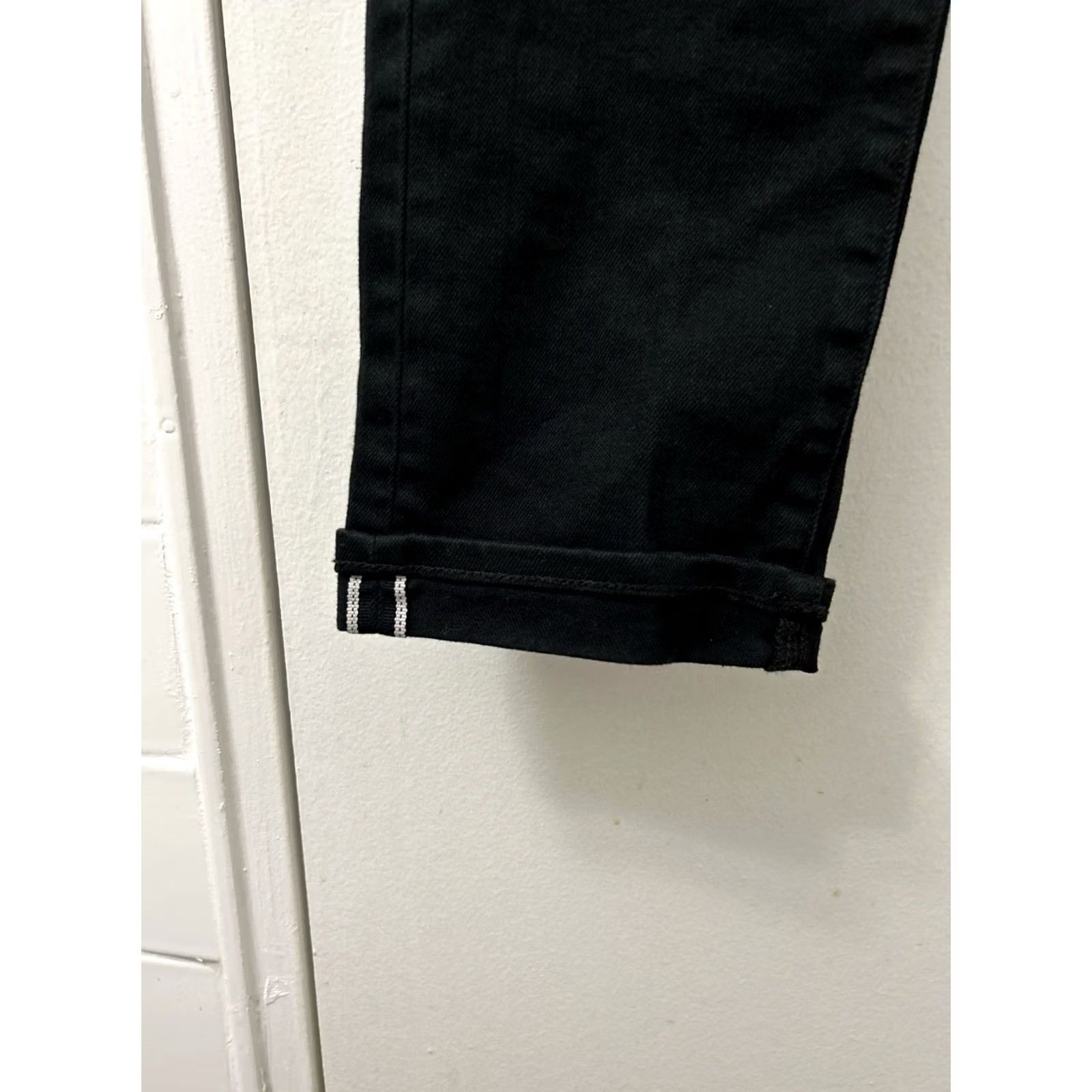 Uniqlo UNIQLO JEANS Slim Straight Jeans Mens 30x32 Black Selvedge Stretch Denim Button Fly 5-Pocket Baggy? No. Size US 30 / EU 46 - 4 Thumbnail