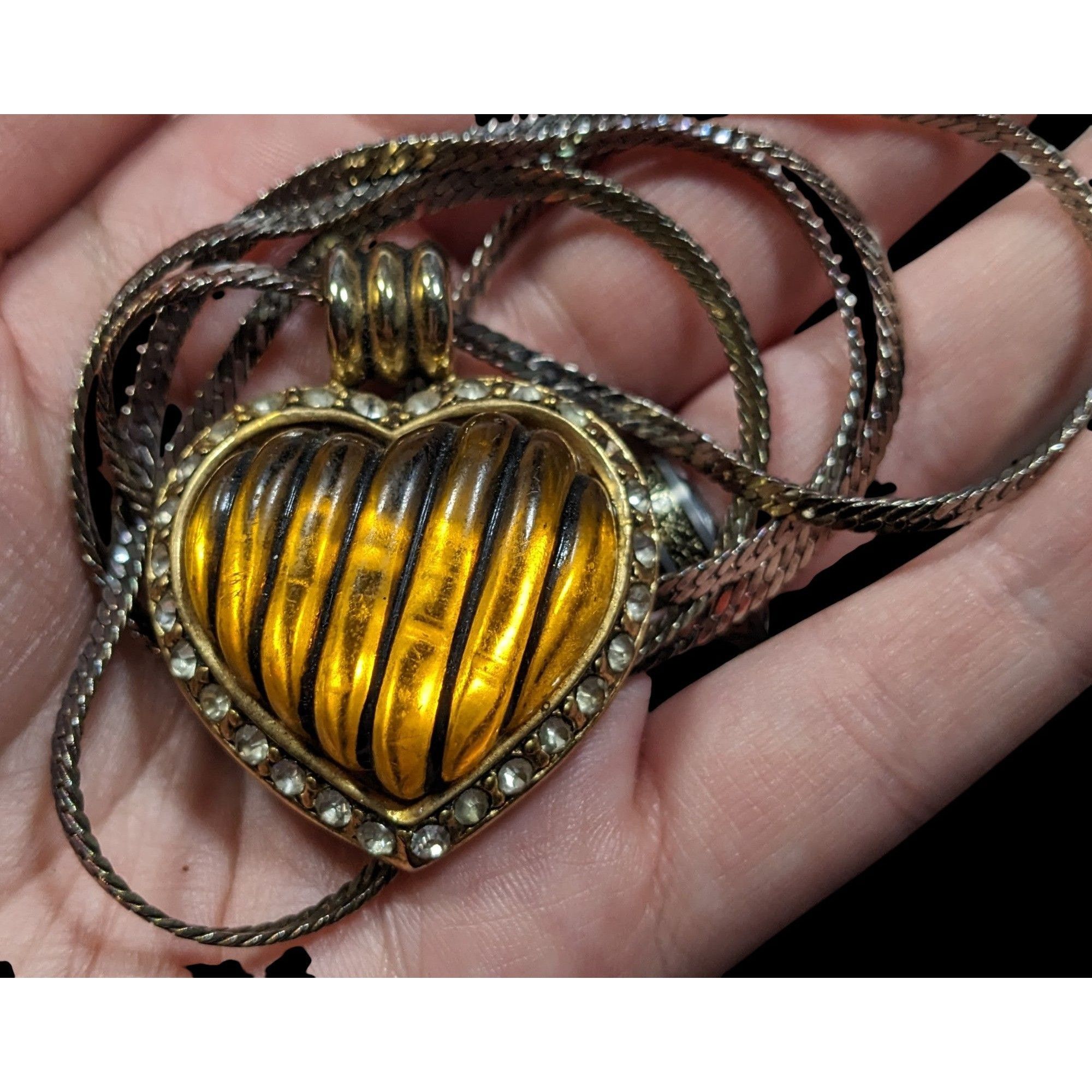 Other Vintage Coquette Honey Lucite Heart Pendant Necklace Size ONE SIZE - 1 Thumbnail