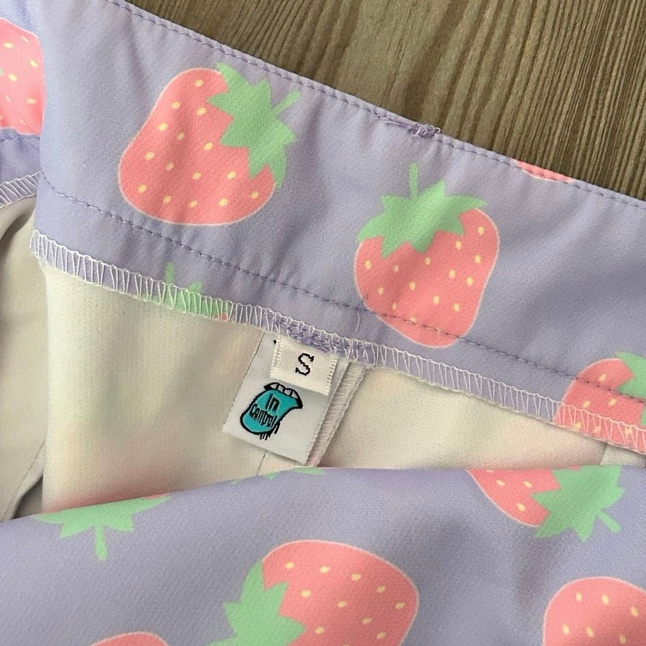 Other in control purple strawberry print overalls shorts Size 26" / US 2 / IT 38 - 3 Thumbnail