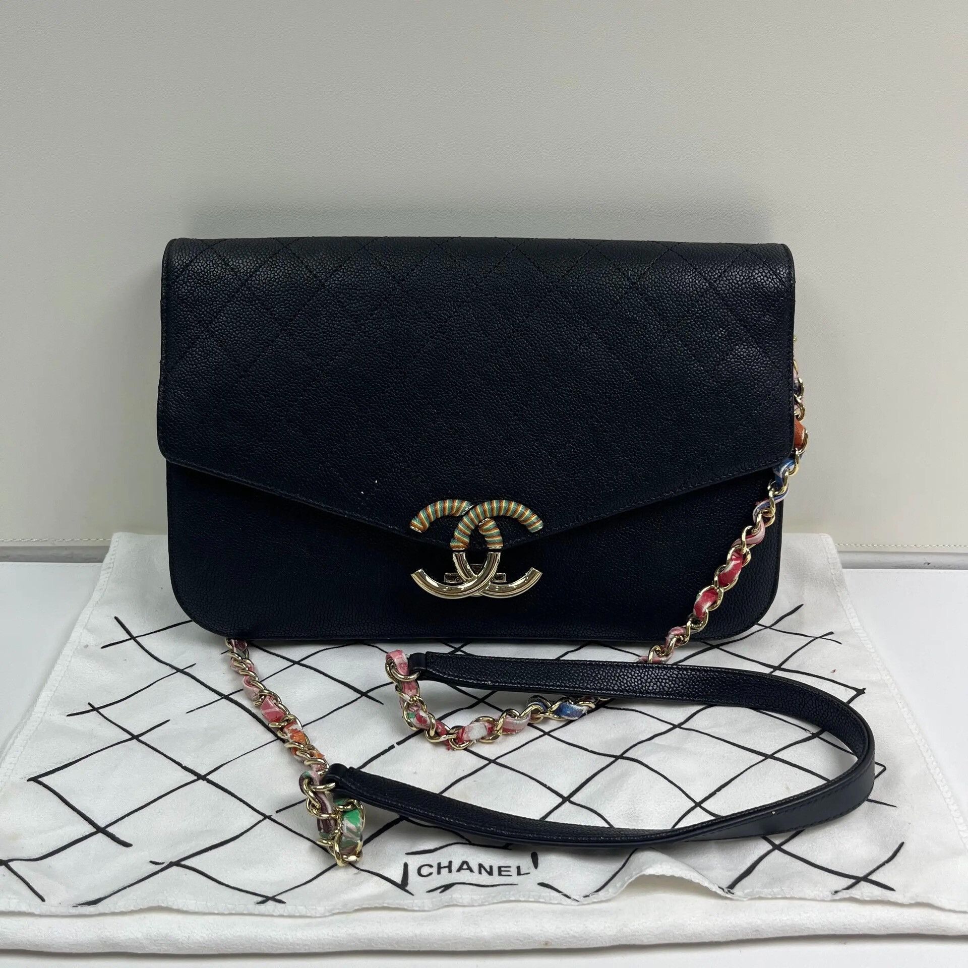 Chanel Pre-loved Bag Very good condition Size ONE SIZE - 1 Thumbnail